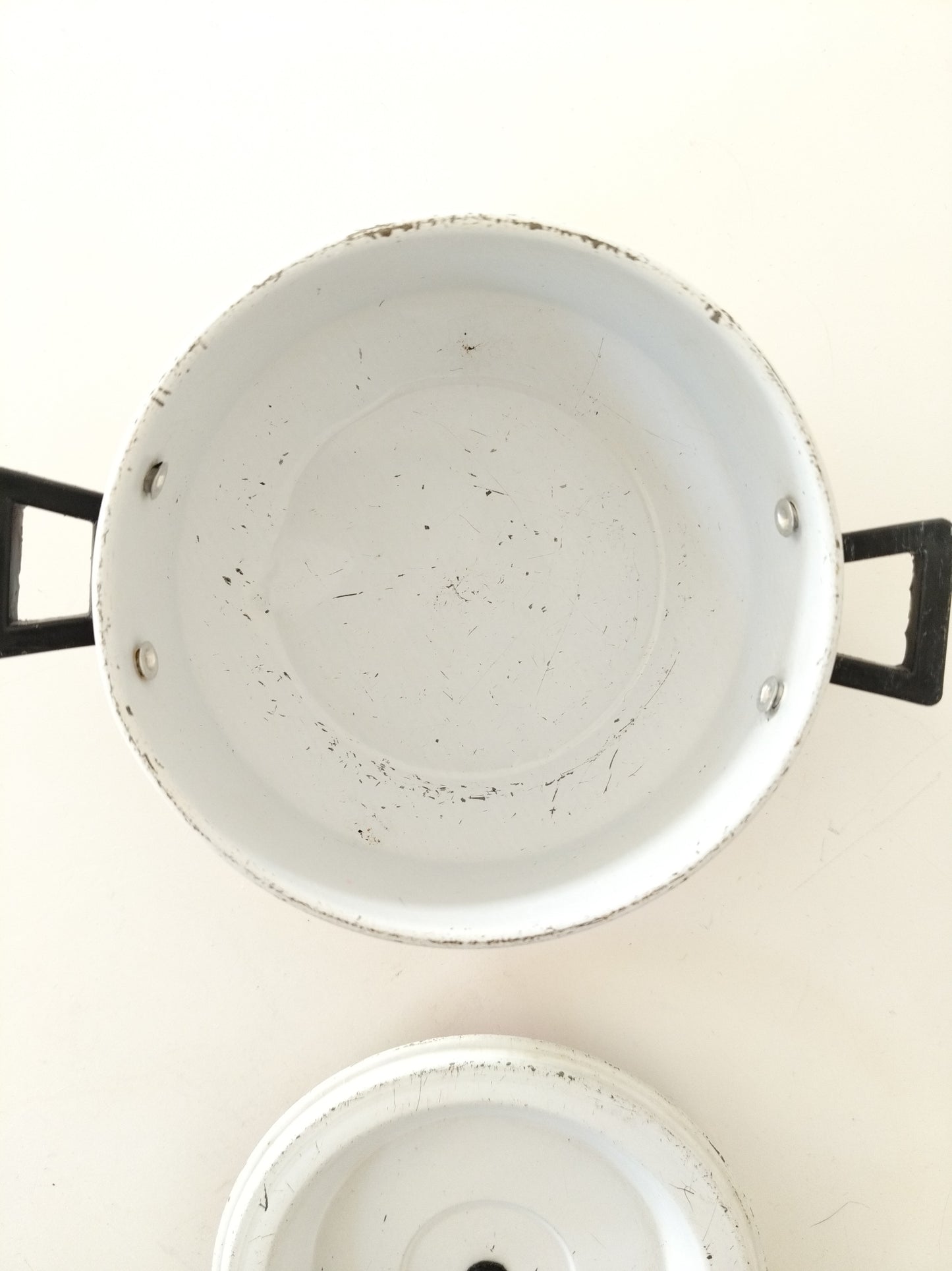 3 éléments de dinette/ casseroles en tôle