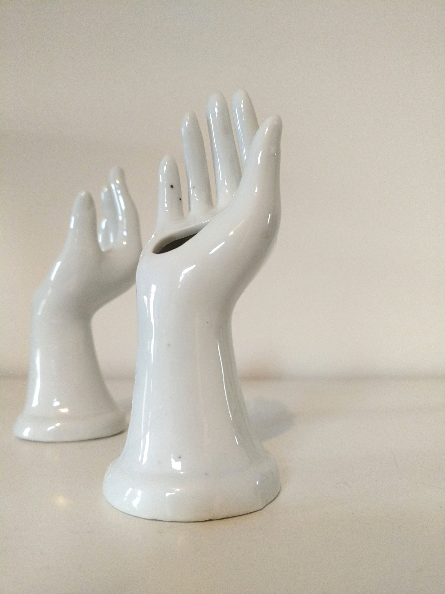 Petit soliflore/ baguier/ porte-bijoux main en céramique à l'unité - 2 pièces disponibles