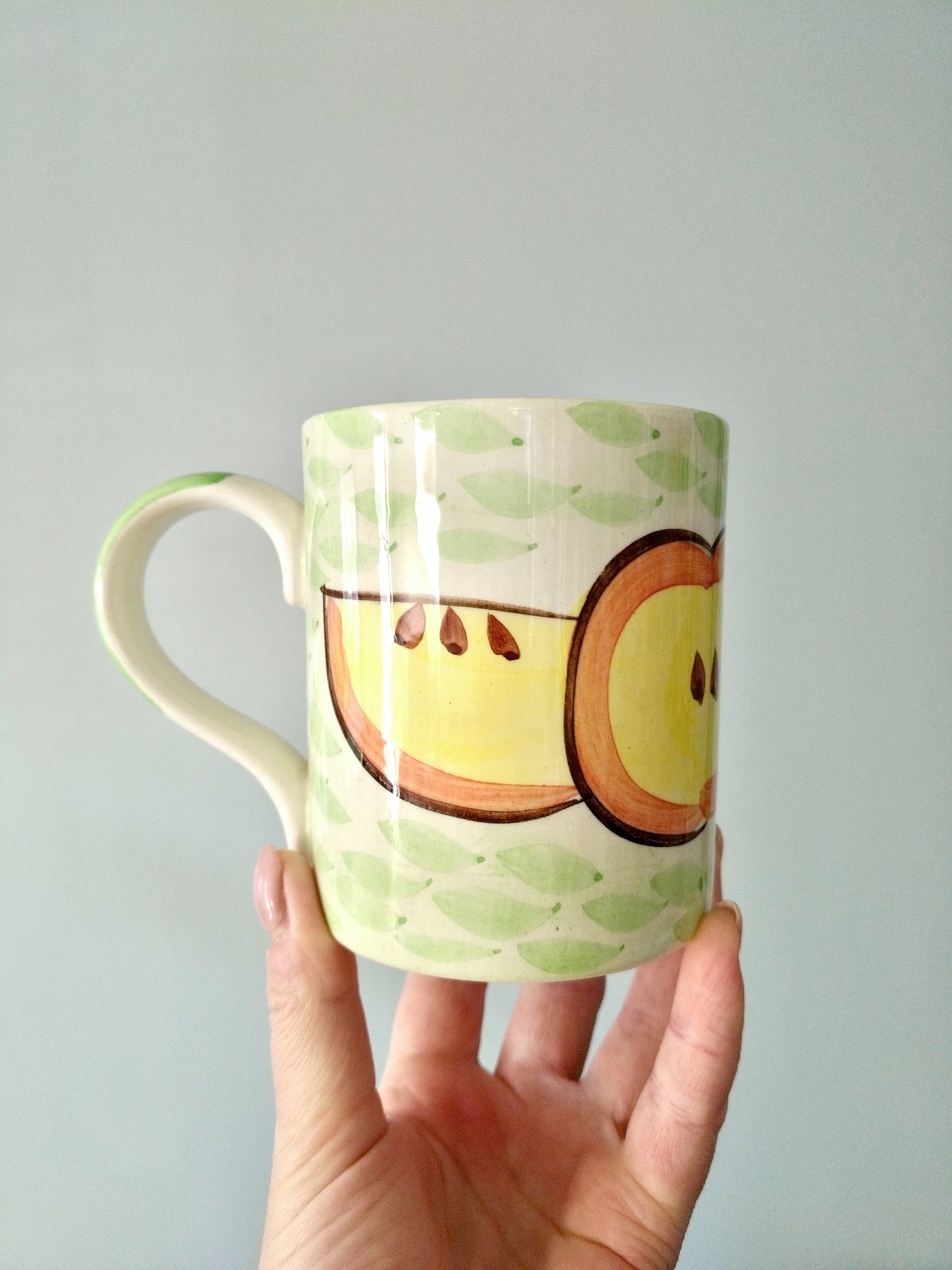 Mug en céramique décor pommes hand painted China - cetaitmieuxavant