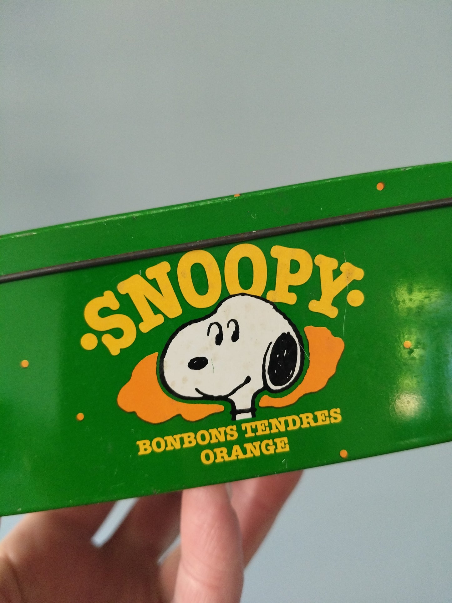 Boîte métallique Snoopy mini-golf 1958 United Feature Syndicate pour Van Melle confiserie bonbons tendres orange - cetaitmieuxavant
