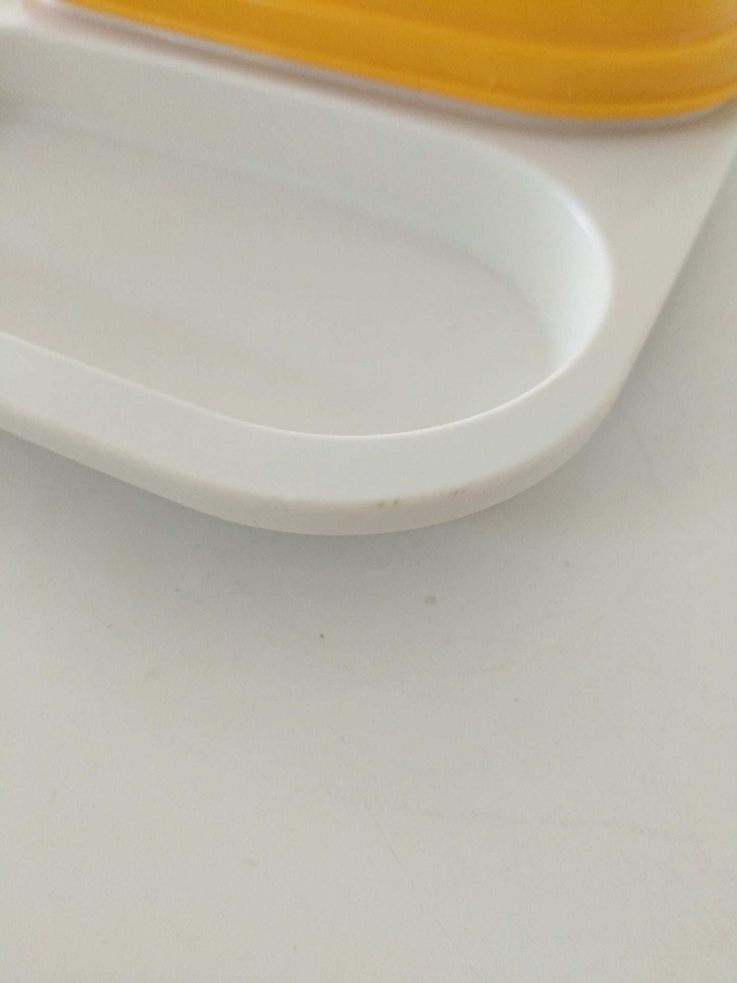 Petit plateau repas avec couvercle Tupperware - cetaitmieuxavant