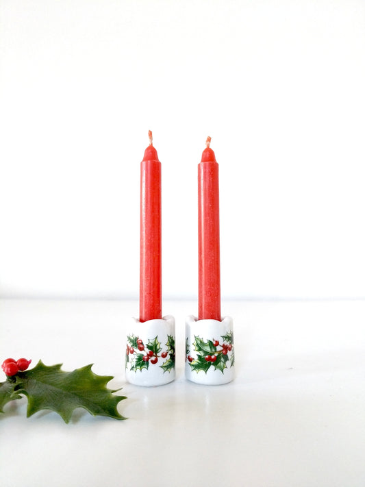 Ensemble de 2 mini-bougeoirs de Noël Funny Design décor houx + 2 bougies rouges