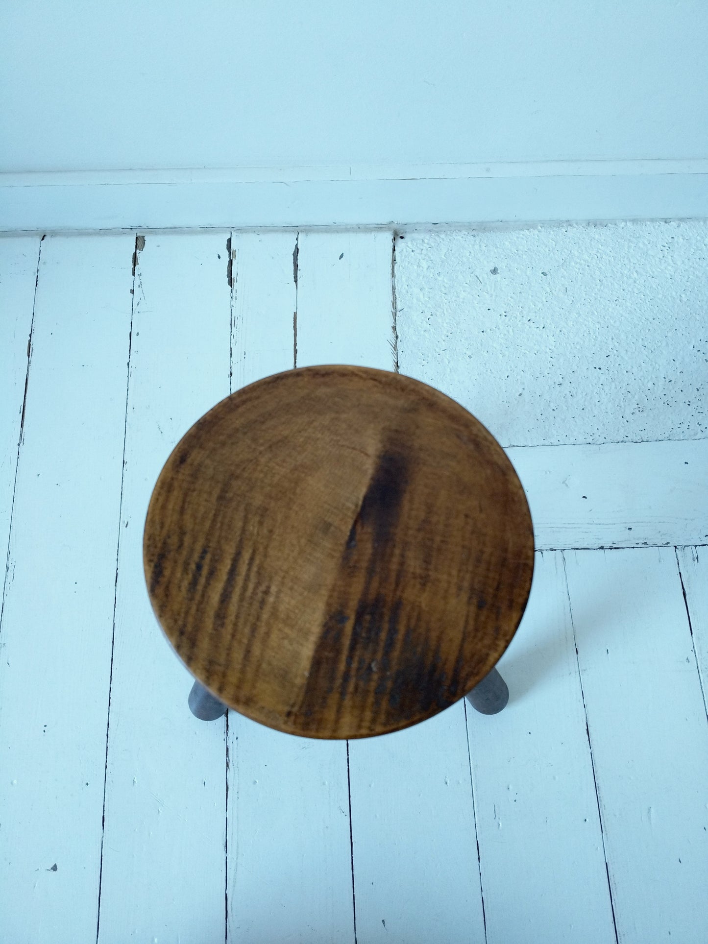 Ancien petit tabouret de métier tripode en bois massif - cetaitmieuxavant