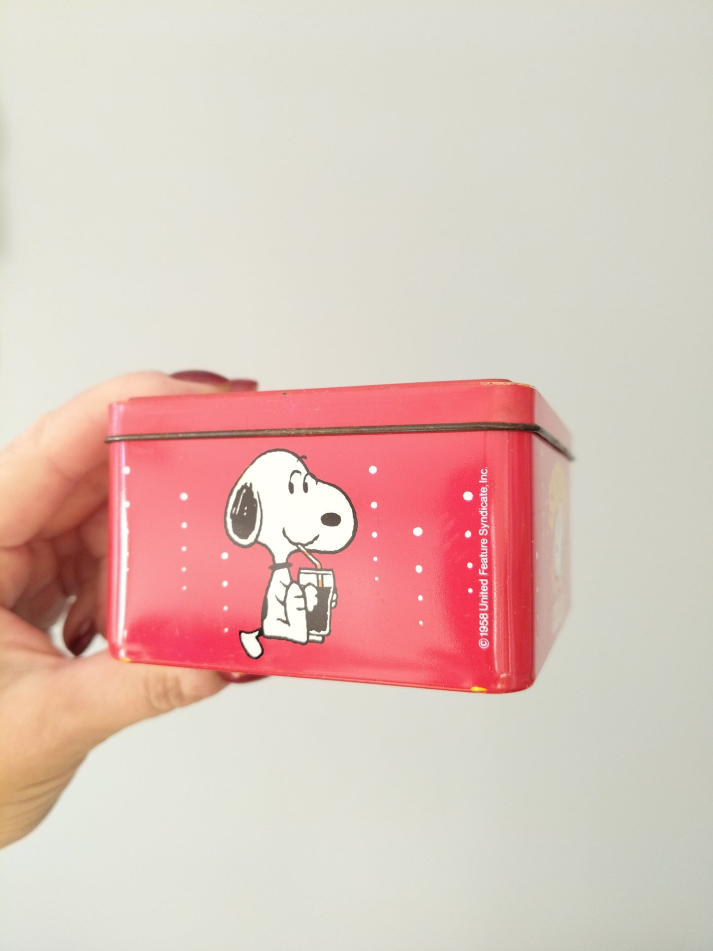 Boîte métallique Snoopy 1958 United Feature Syndicate pour Van Melle confiserie bonbons croque-tendres Cola's
