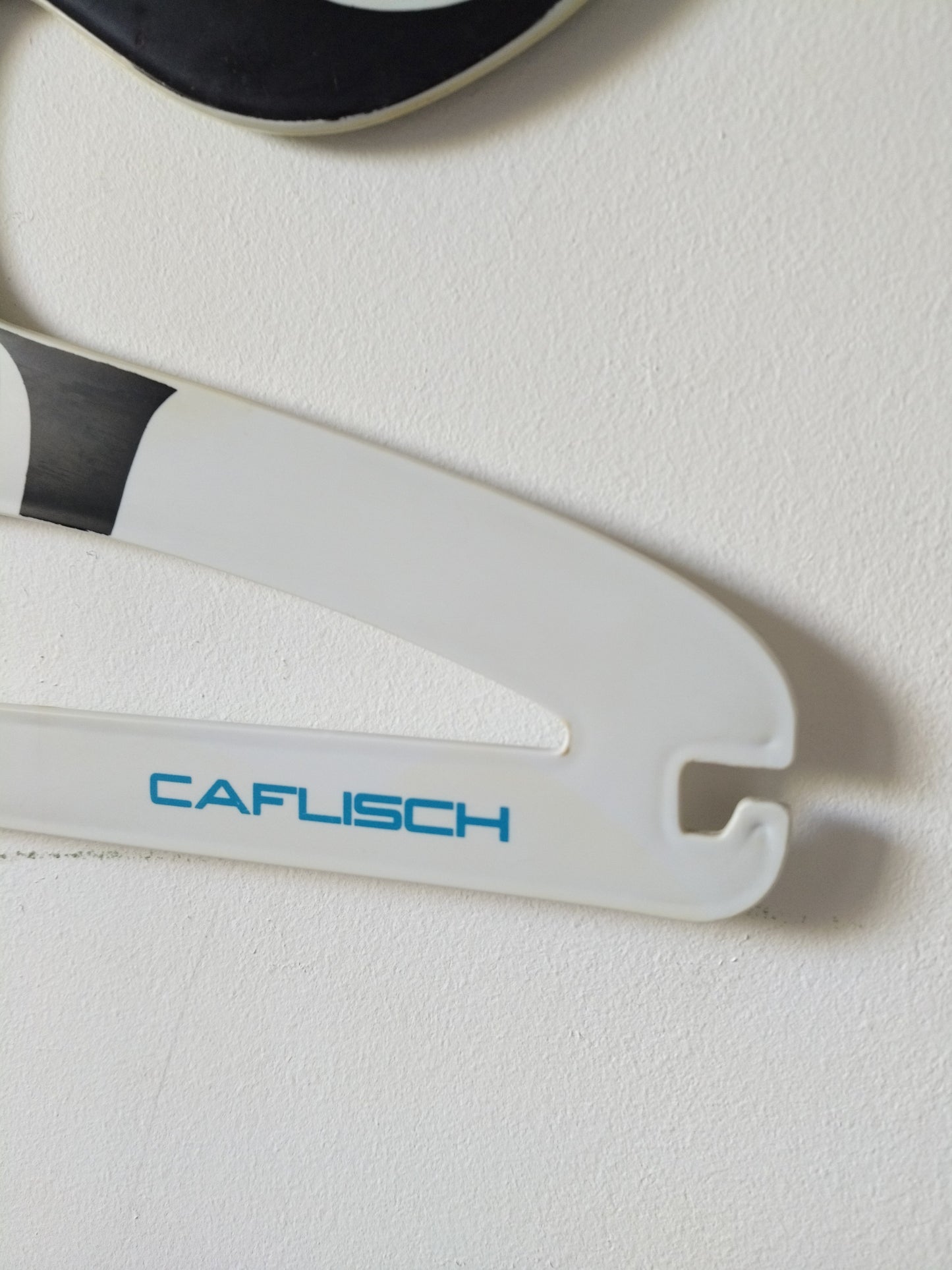 Cintre visage tête en plastique Caflisch Italie - cetaitmieuxavant