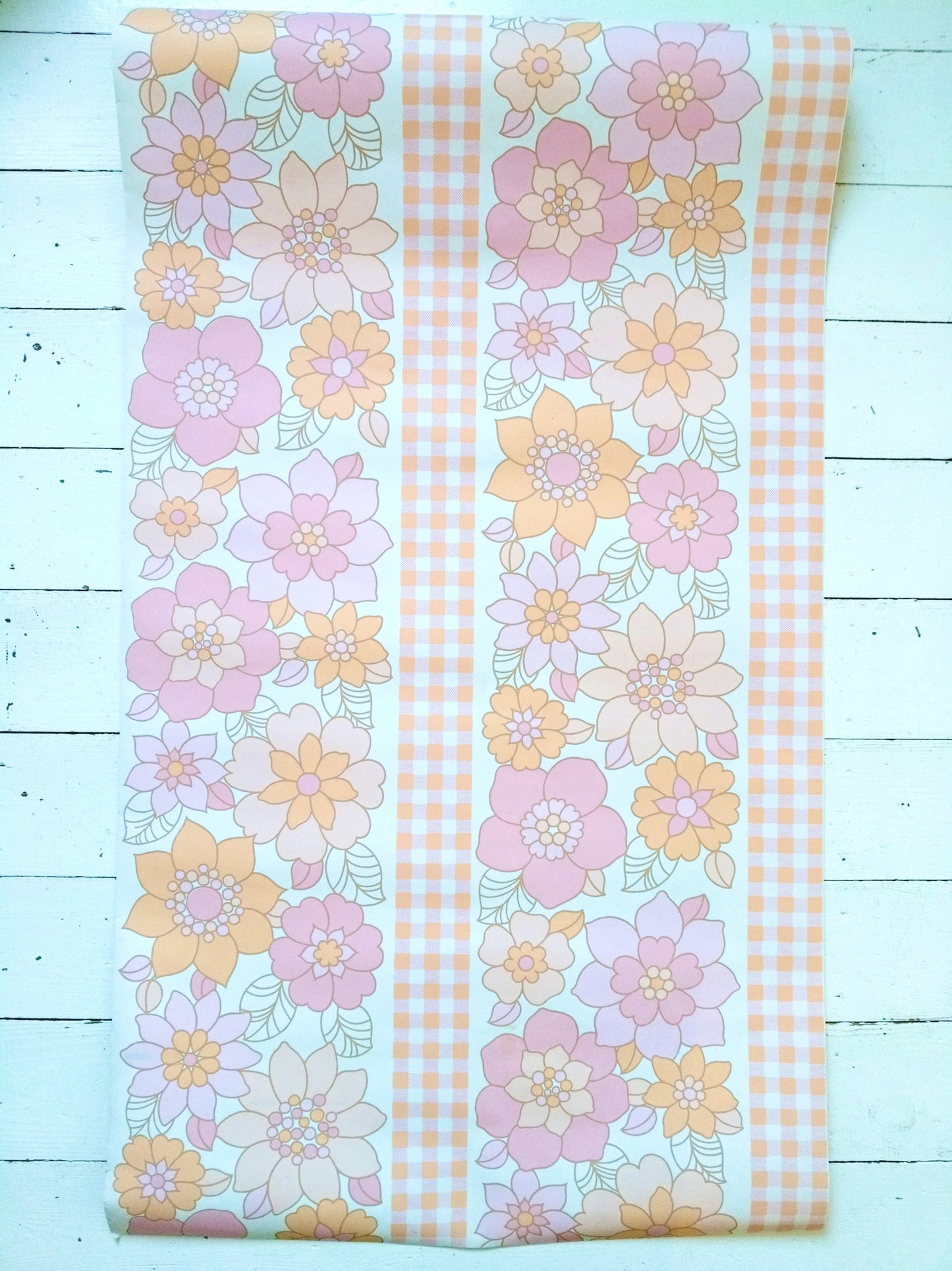 Rouleau de papier peint flower power entamé (encore 7mètres)