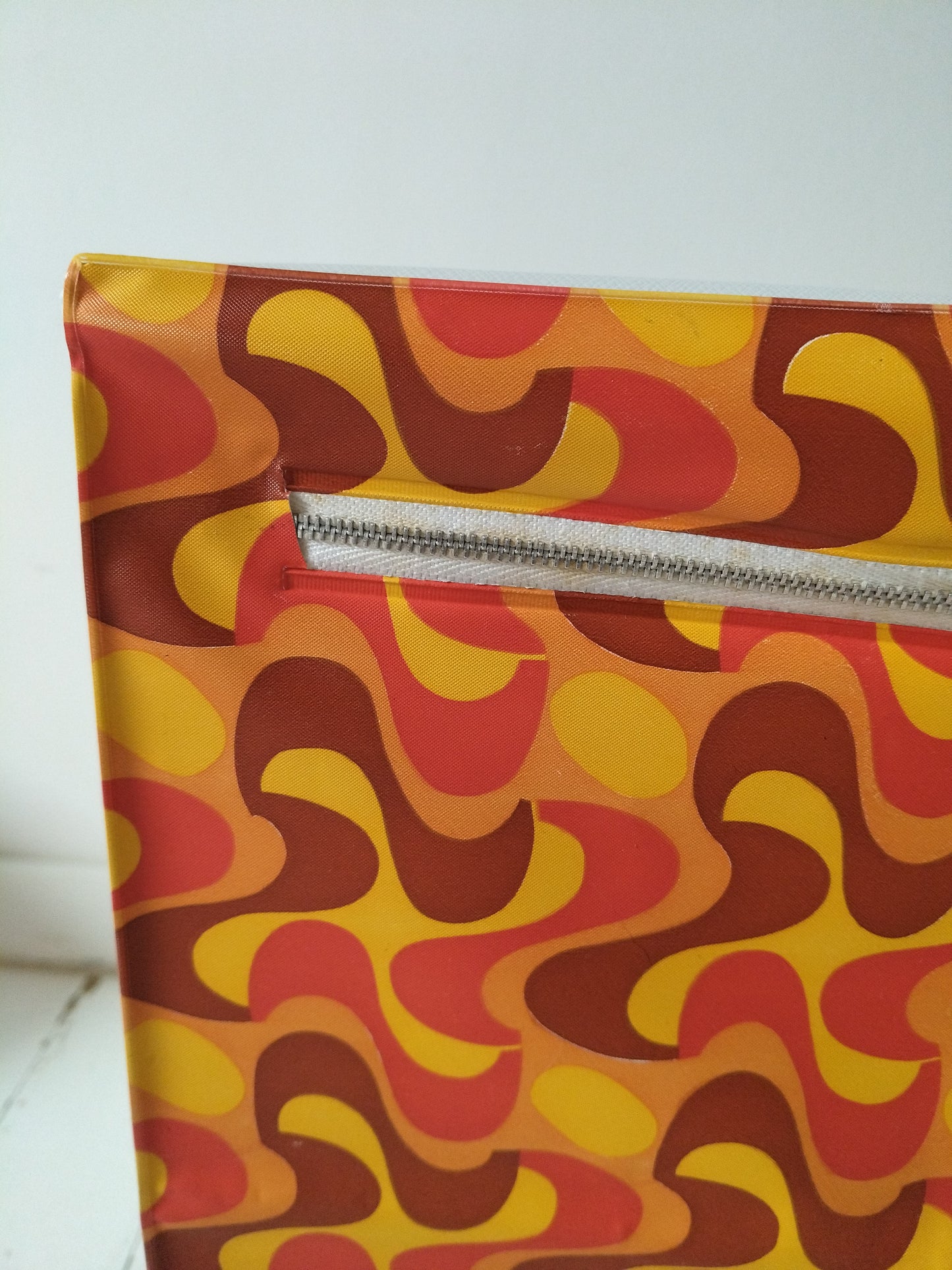 Petit meuble de poupées vintage