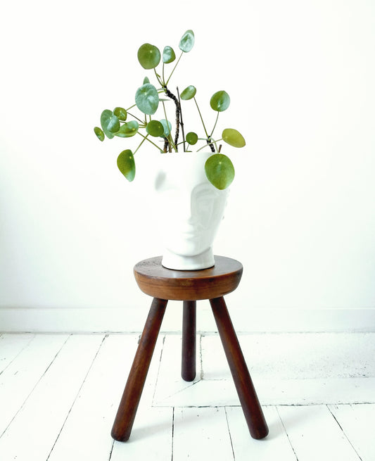 Ancien petit tabouret de métier tripode en bois massif