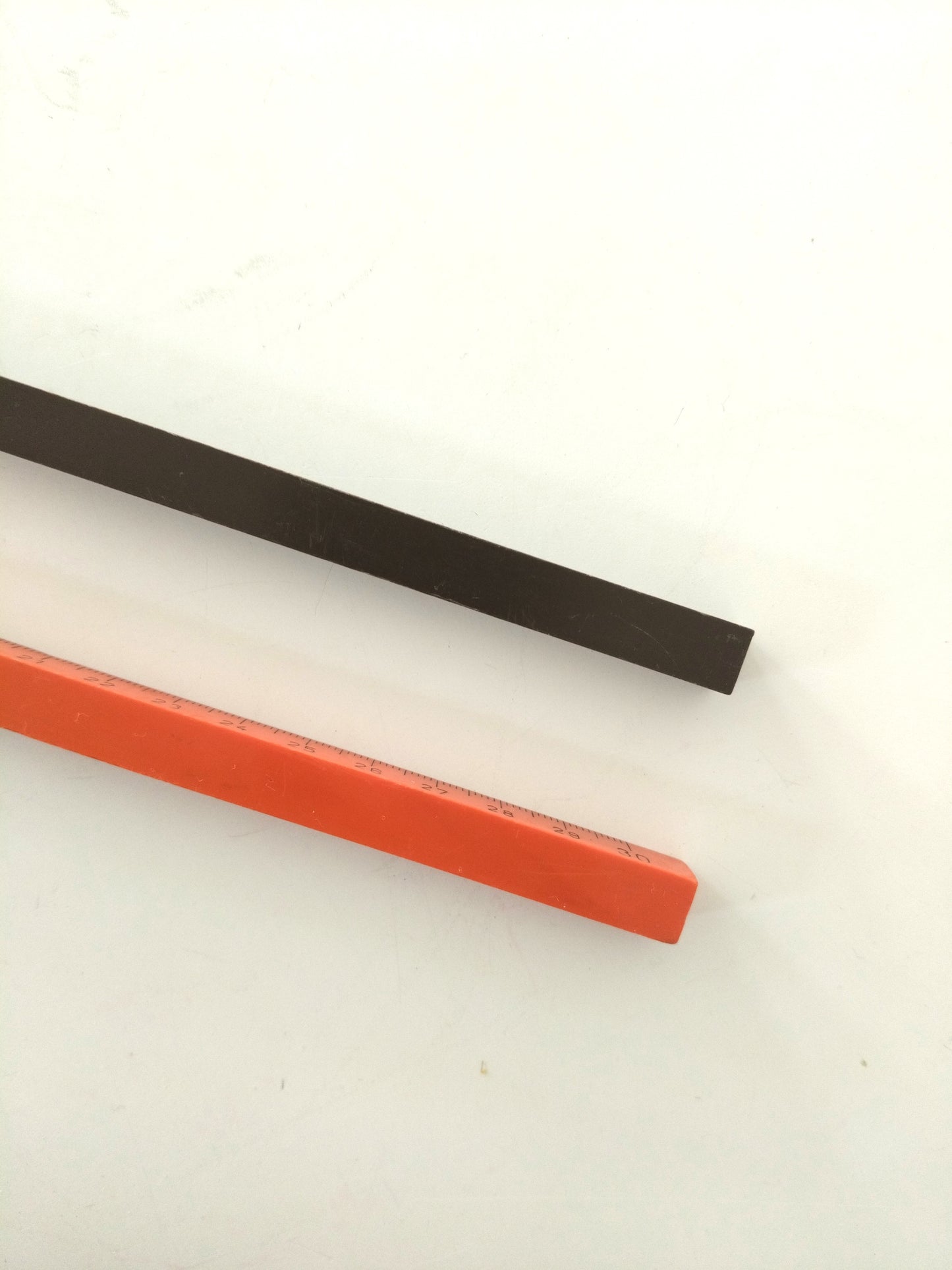 Ancienne règle cubique de 30cm en plastique orange ou brune au choix
