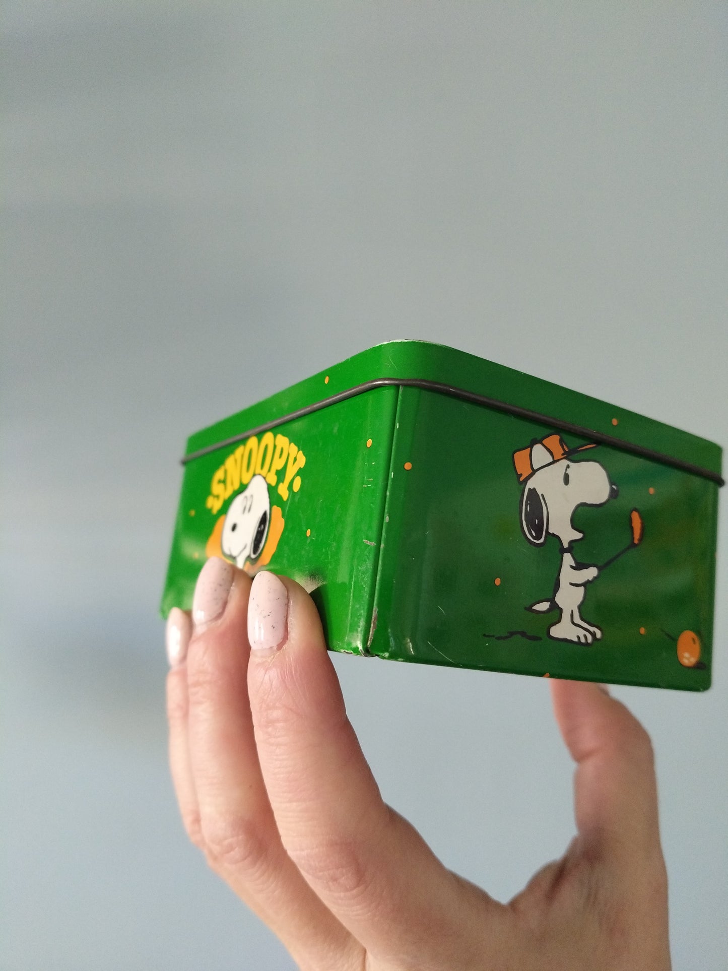 Boîte métallique Snoopy mini-golf 1958 United Feature Syndicate pour Van Melle confiserie bonbons tendres orange - cetaitmieuxavant