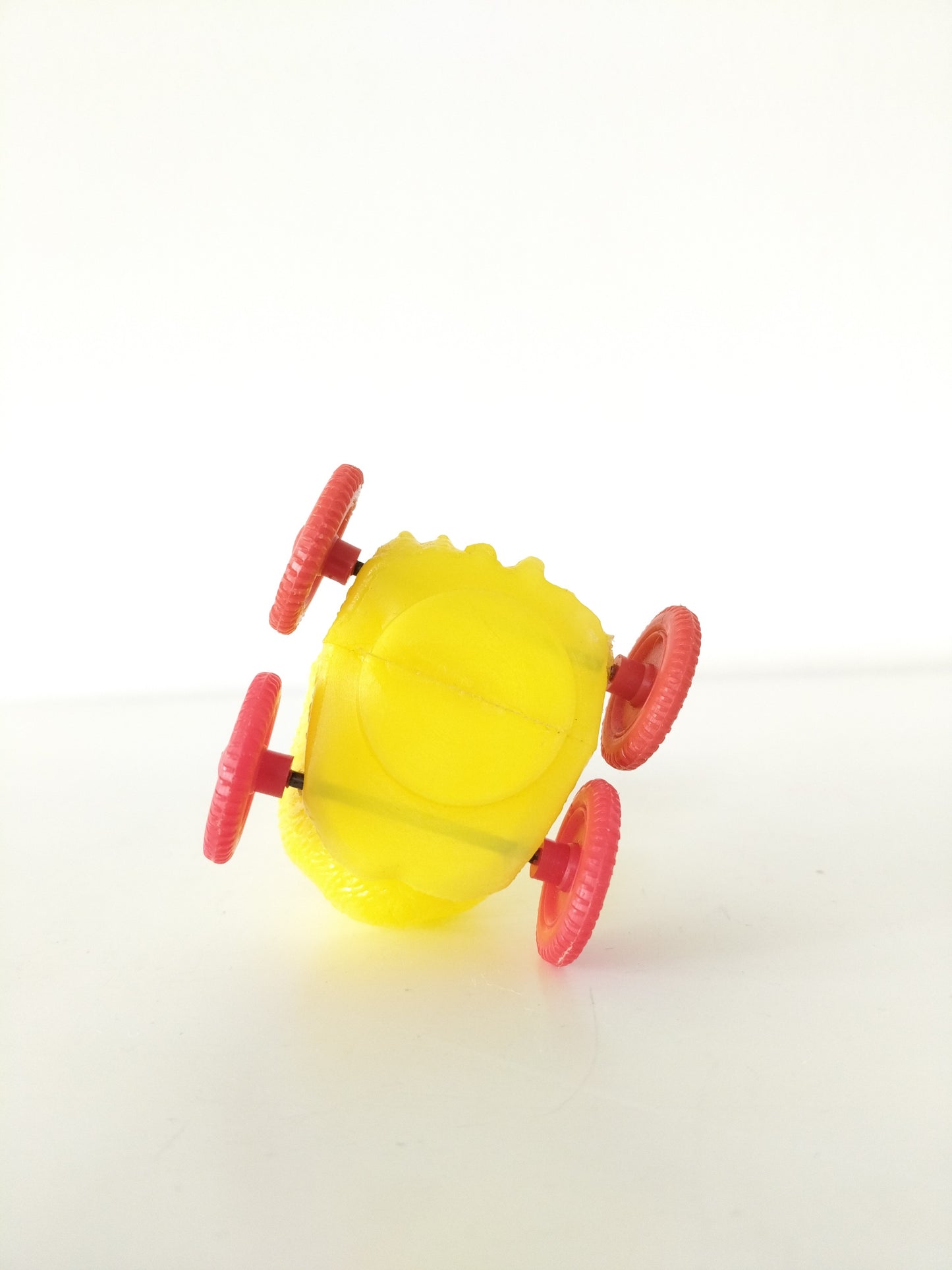Déco de Pâques/ jouet petit lapin à roulettes en plastique - cetaitmieuxavant