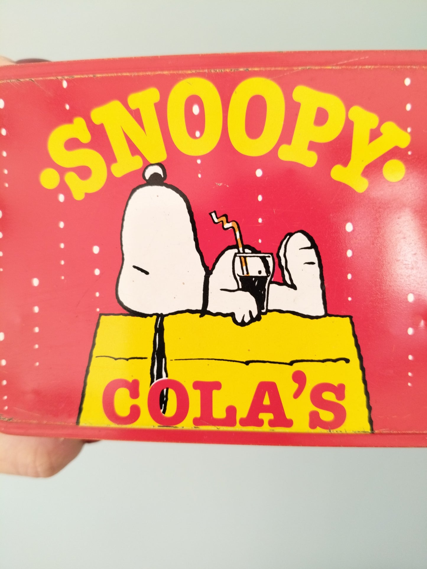 Boîte métallique Snoopy 1958 United Feature Syndicate pour Van Melle confiserie bonbons croque-tendres Cola's