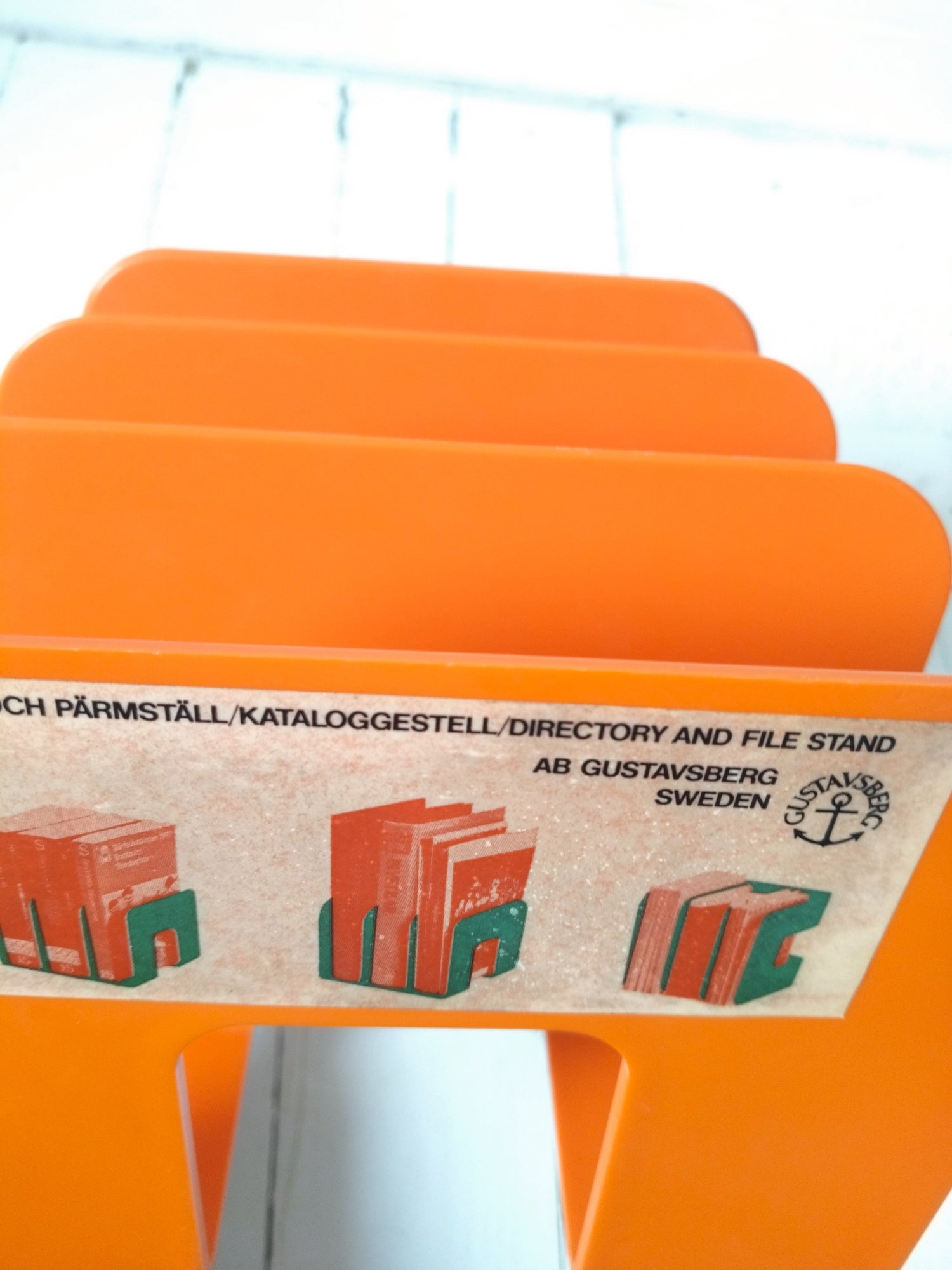 Range-livres/ magazines/ vinyles en plastique ORANGE par Sven-Eric Juhlin pour Gustavsberg 1395 à l'unité - cetaitmieuxavant