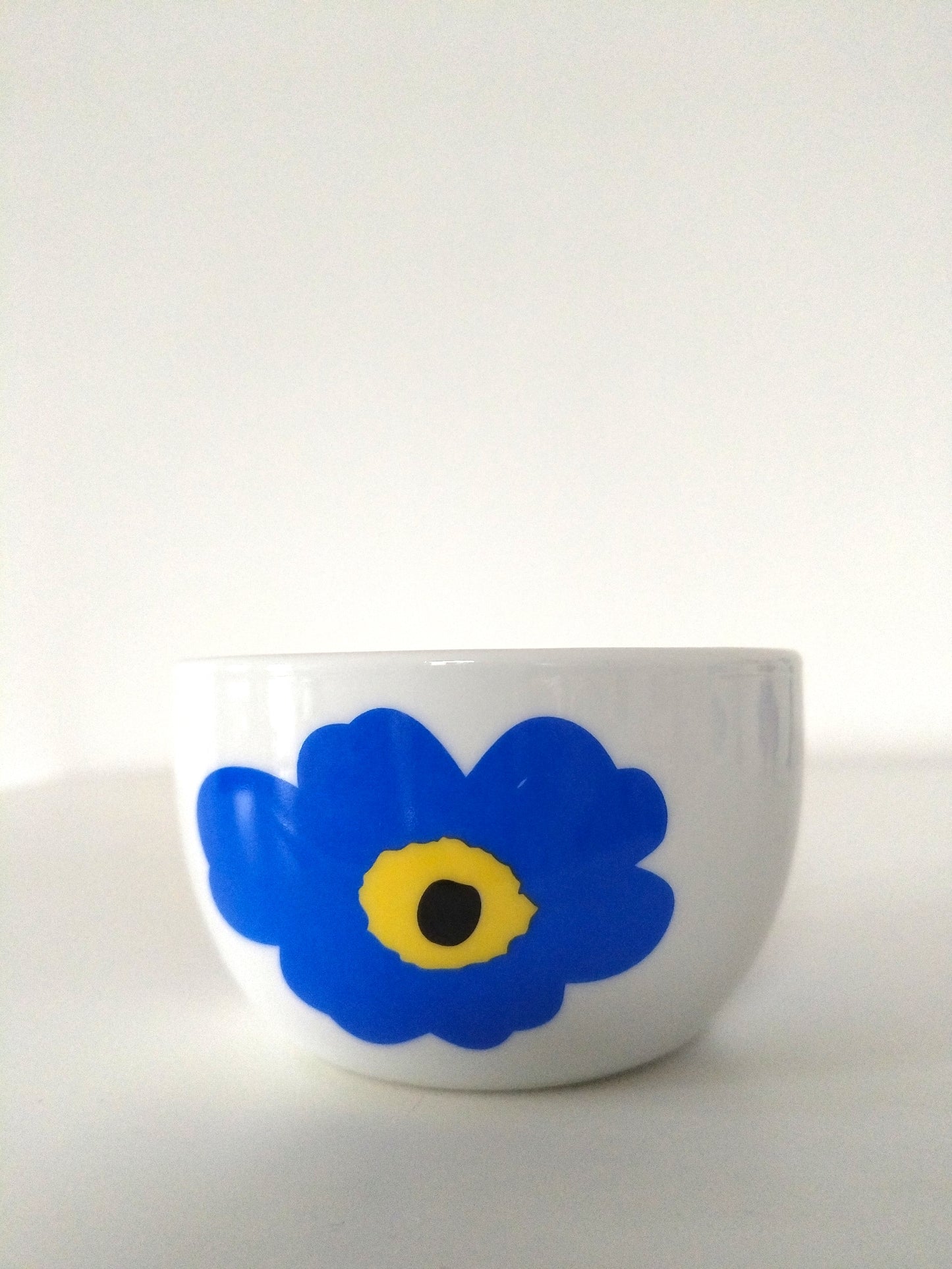 Tasse Item en porcelaine décor esprit Marimekko Unikko à l'unité - cetaitmieuxavant