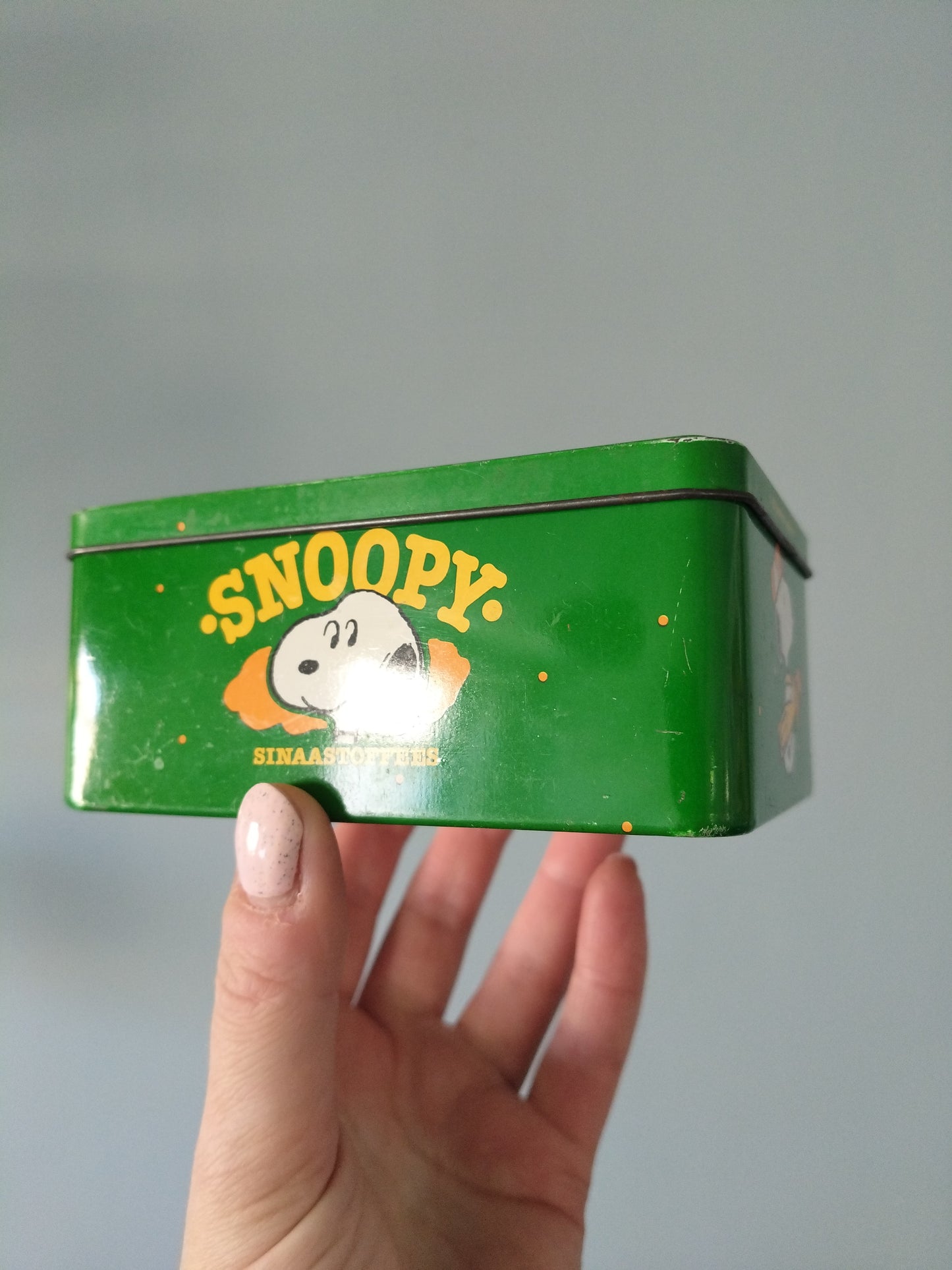 Boîte métallique Snoopy mini-golf 1958 United Feature Syndicate pour Van Melle confiserie bonbons tendres orange - cetaitmieuxavant