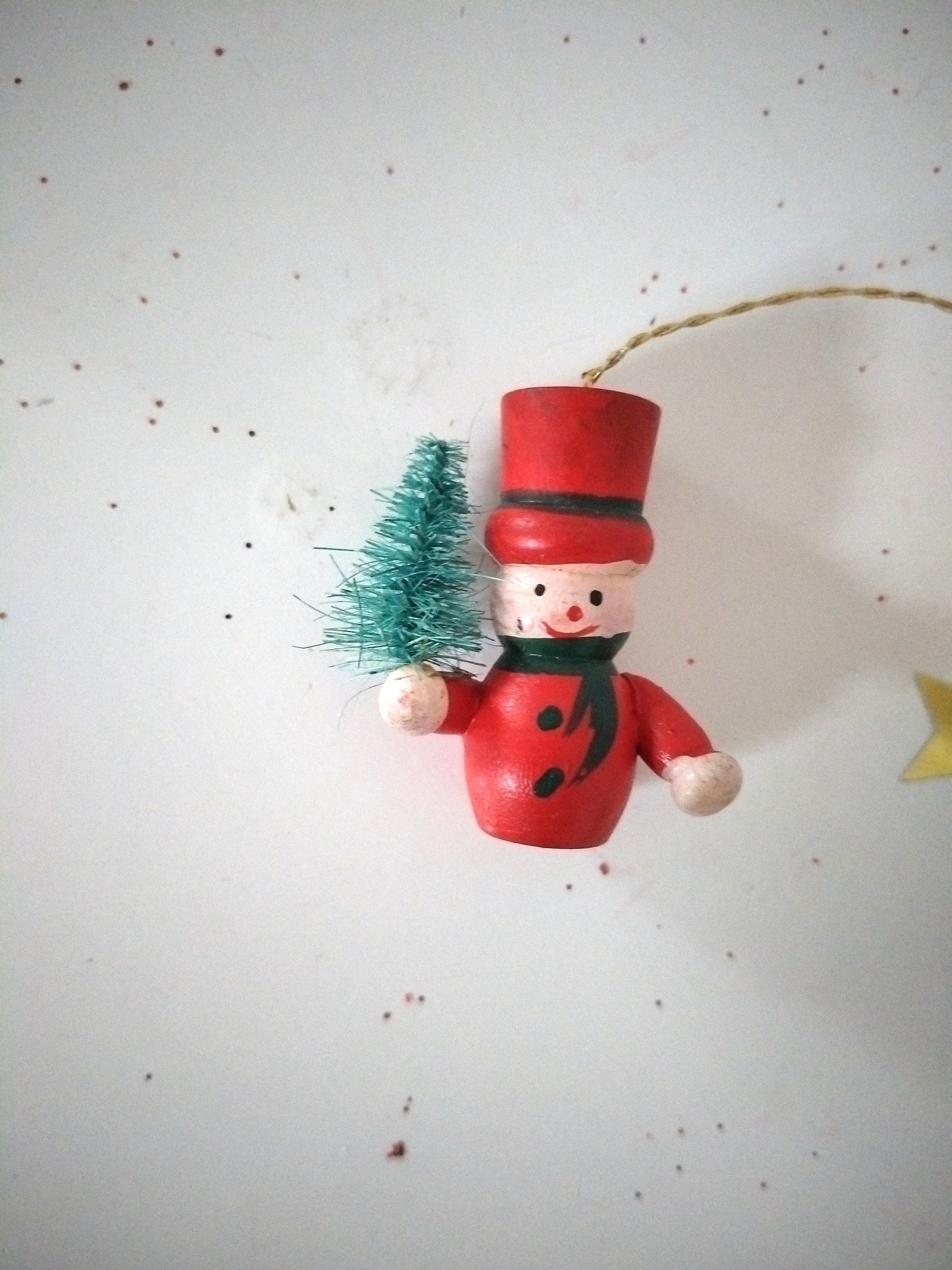 8 petits sujets de Noël en bois à suspendre (2 lots disponibles)