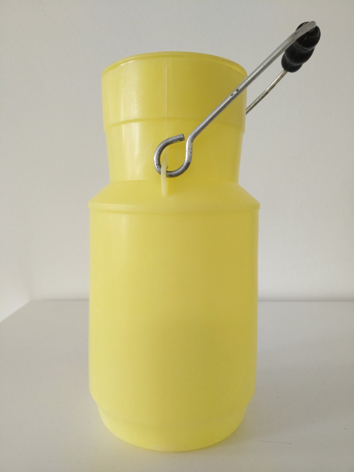 Ancien pot à lait en aluminium ou en plastique Gilac au choix