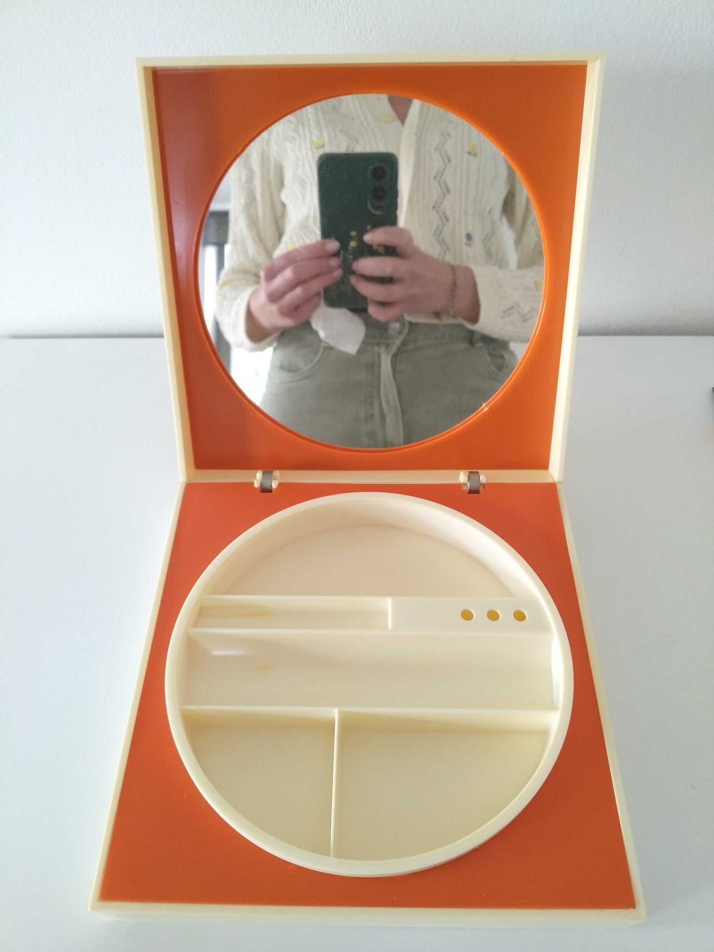 Petite coiffeuse/ miroir/ boîte à maquillage en plastique 70's ! Priorité à Amandine !