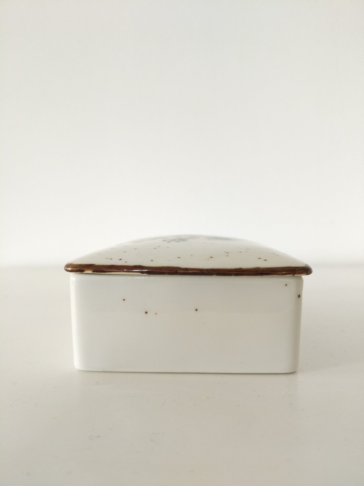 Boîte à bijoux fleur de bleuet en grès - cetaitmieuxavant