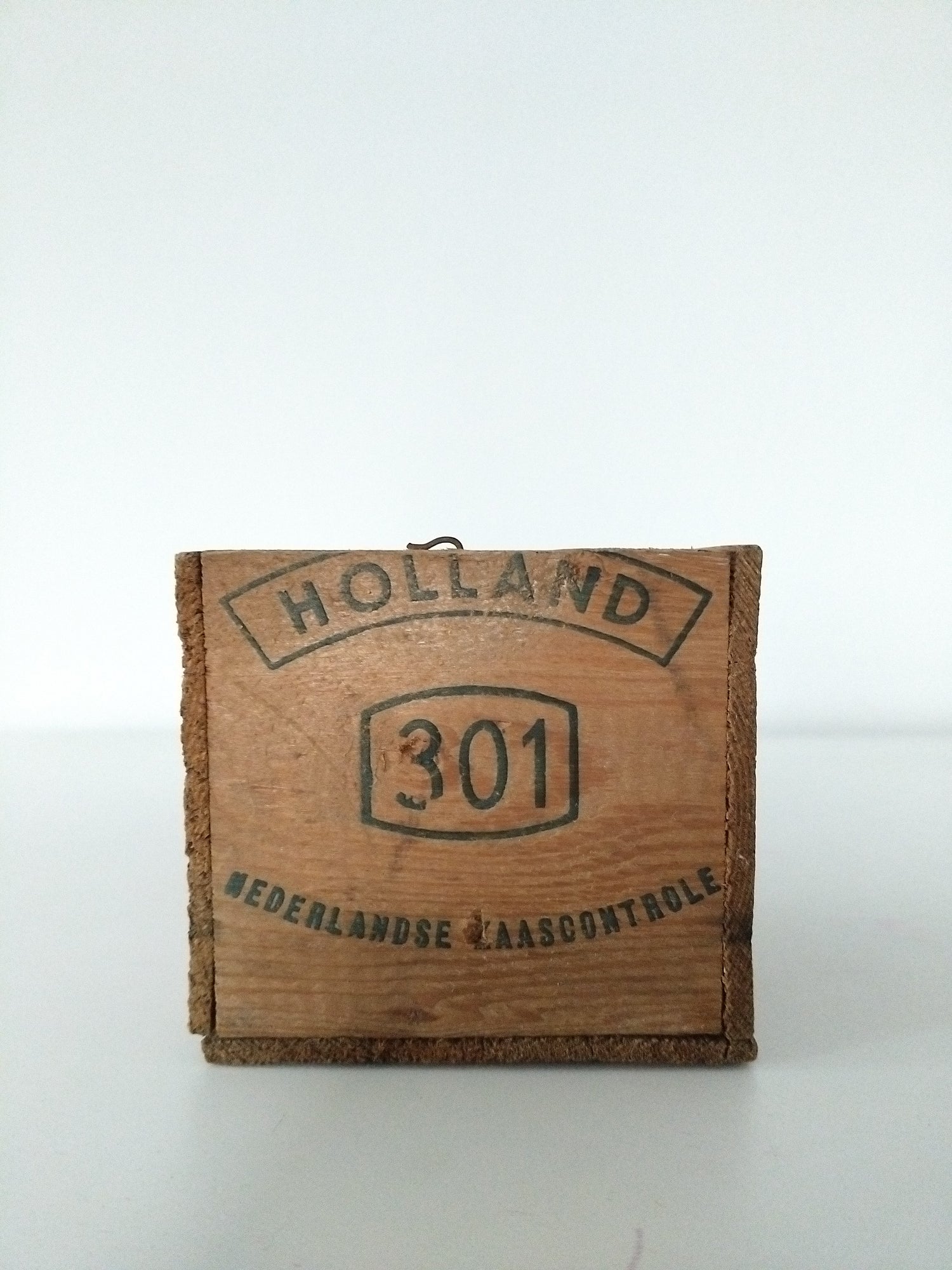 Ancienne boîte publicitaire en bois fromage Gouda Holland - cetaitmieuxavant