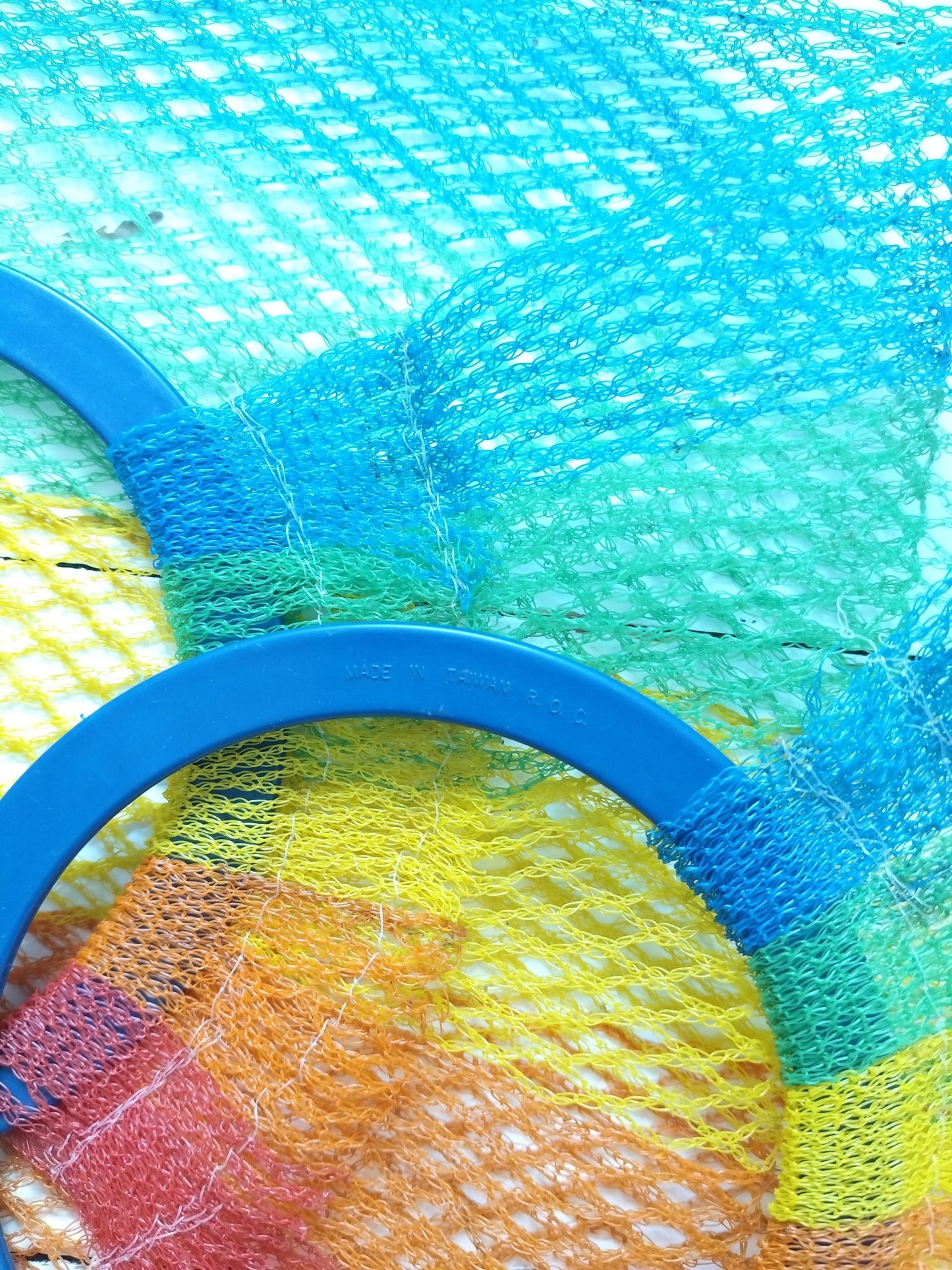 Petit filet à courses multicolore en nylon et plastique