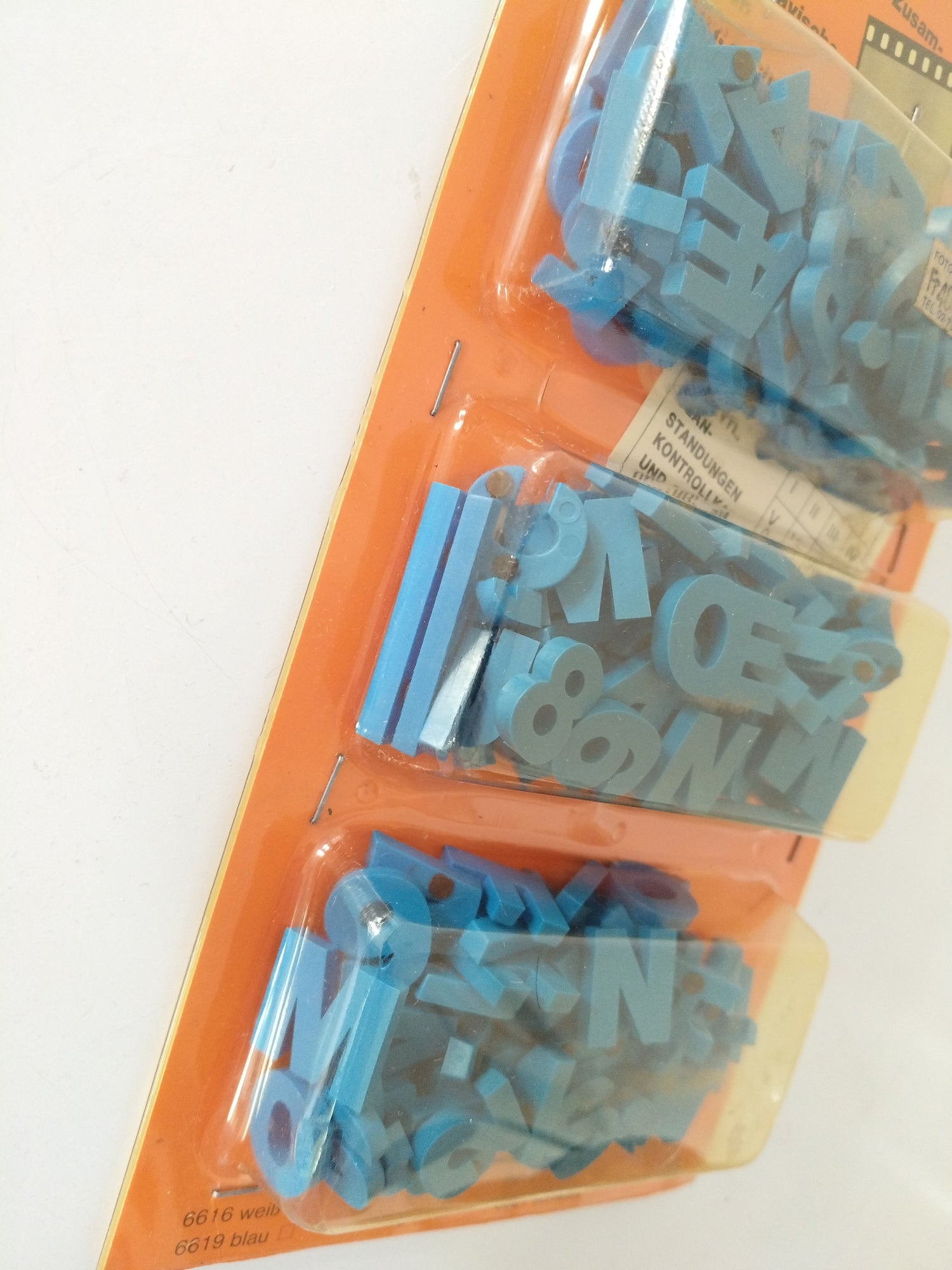 169 lettres, chiffres et éléments de figures magnétiques en plastique Kaiser Fototechnik Germany - cetaitmieuxavant