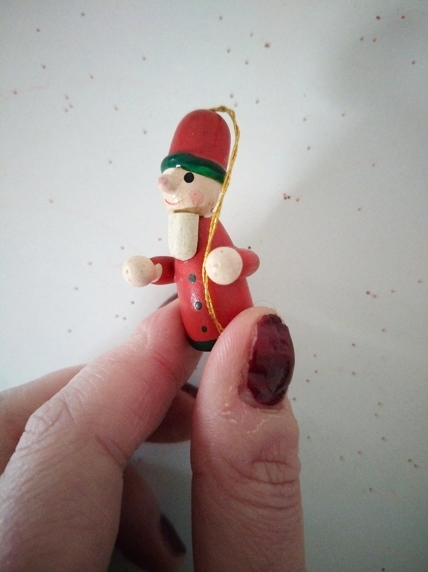 8 petits sujets de Noël en bois à suspendre (2 lots disponibles)