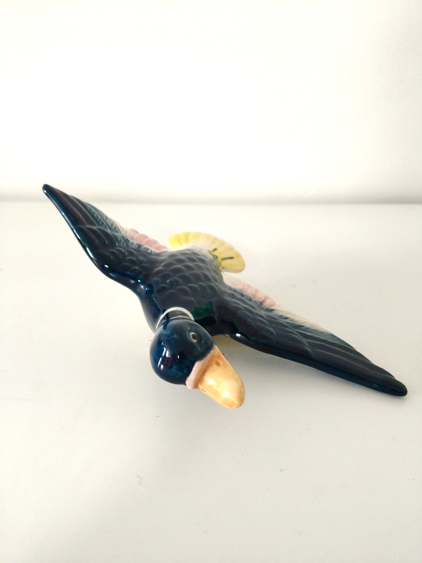 Canard mural en céramique