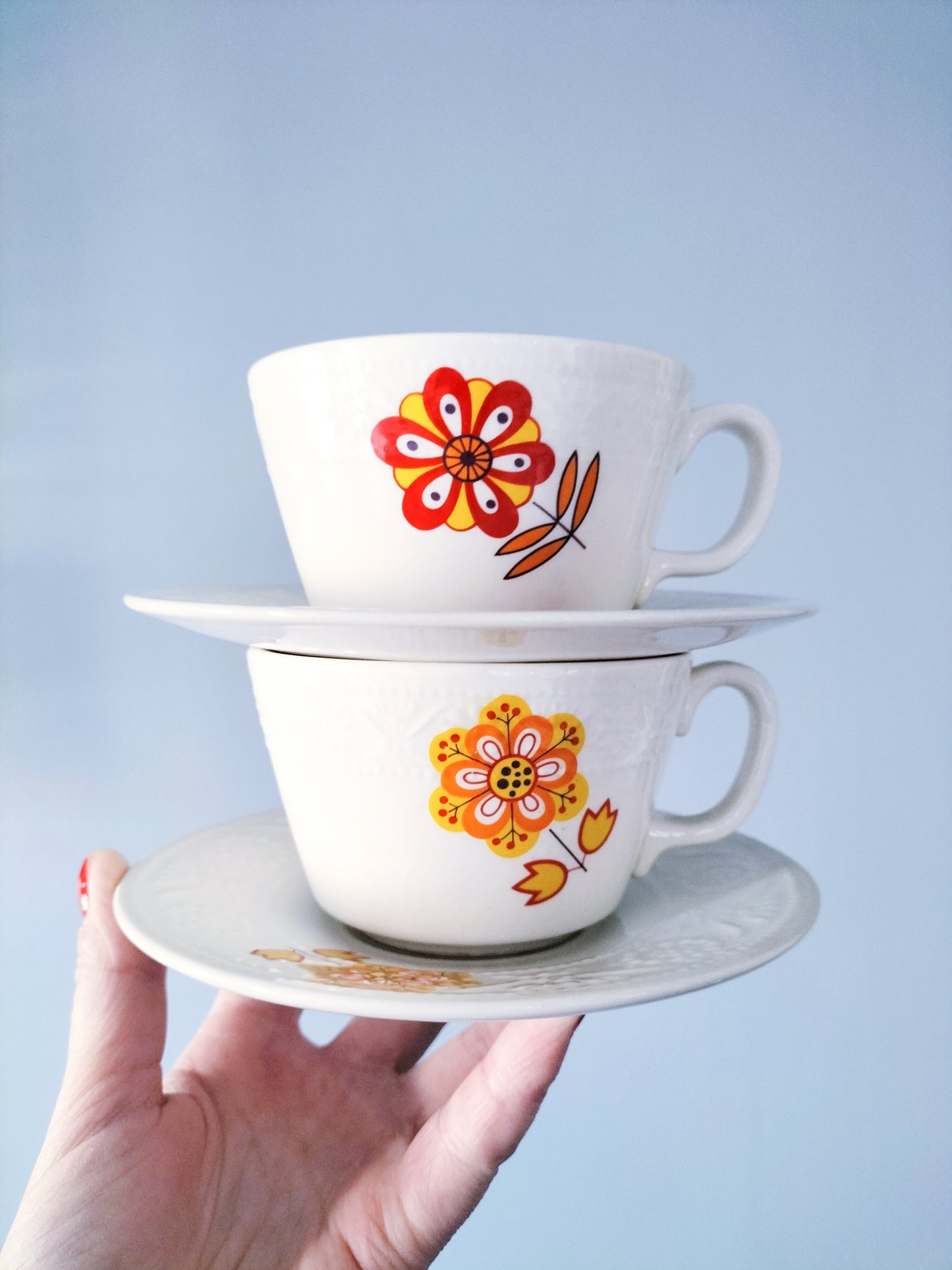 Ensemble de 2 tasses et 2 soucoupes Villeroy et Boch " 3 fleurs "