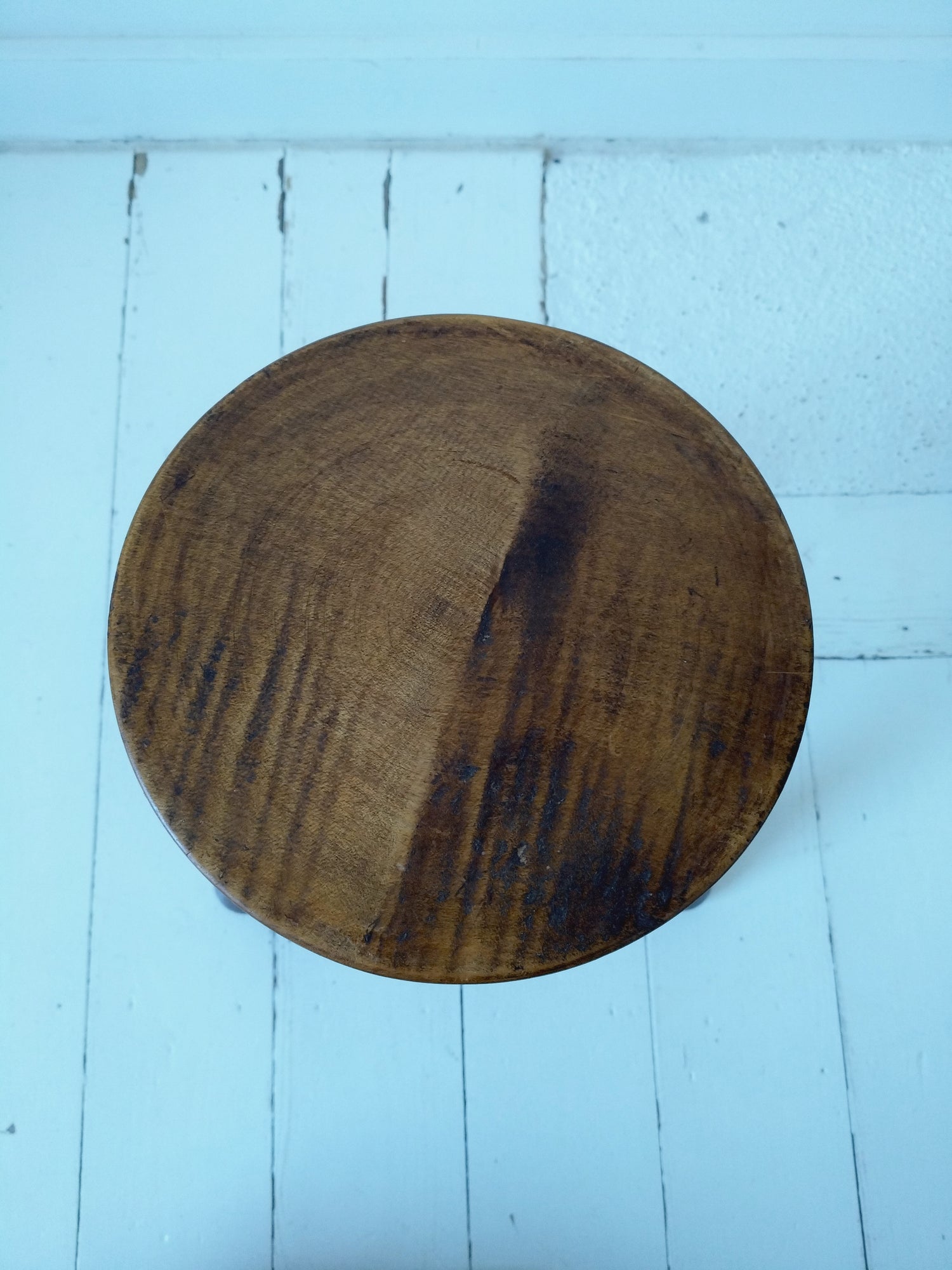 Ancien petit tabouret de métier tripode en bois massif - cetaitmieuxavant