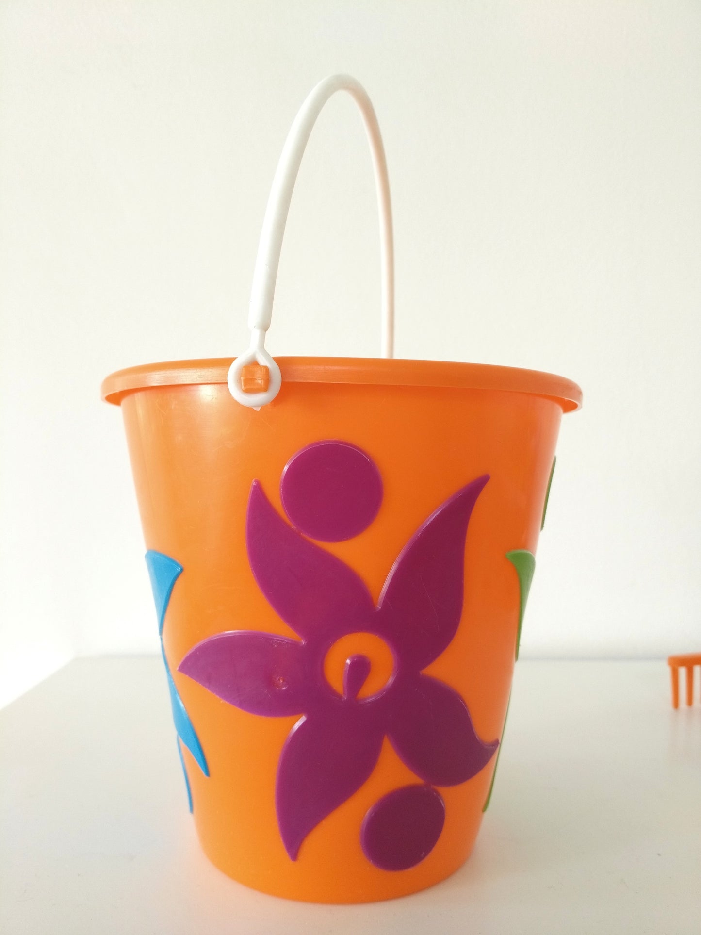 Ancien seau de plage/ pelle et rateau en plastique