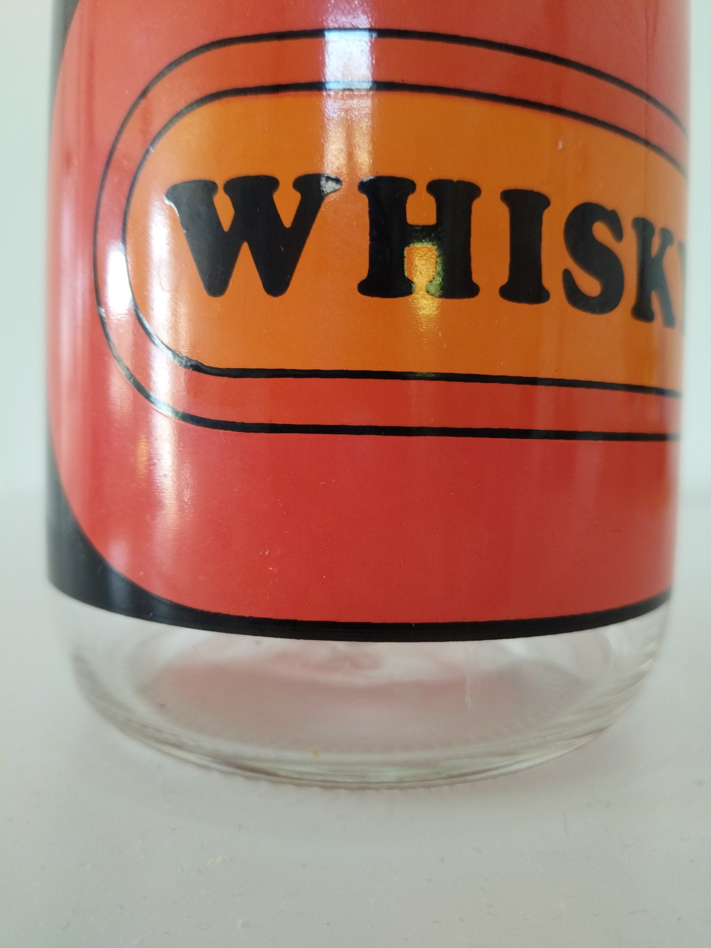 Ancienne bouteille à whisky en verre - cetaitmieuxavant