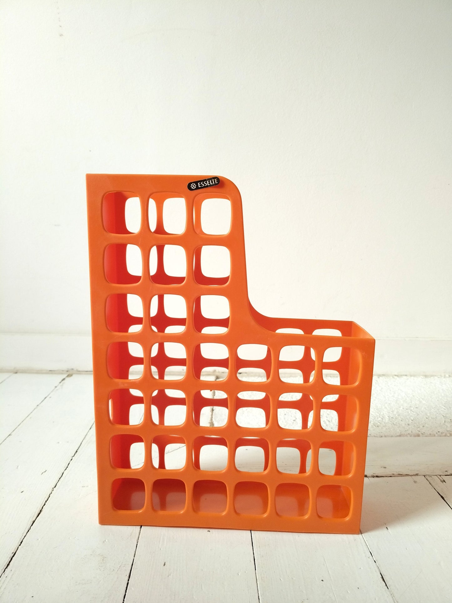 Range-documents/ magazines/ livres en plastique orange Esselte Boxer à l'unité