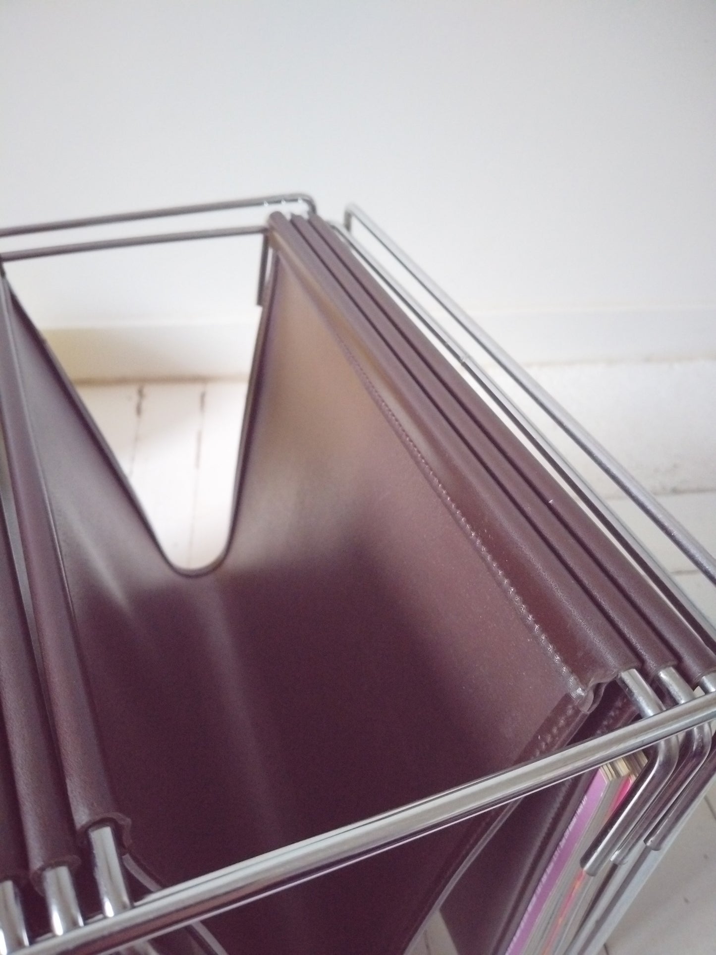 Porte-revues/ range-documents/ vinyles métal et simili cuir par Max Sauze pour Isocèle 70's