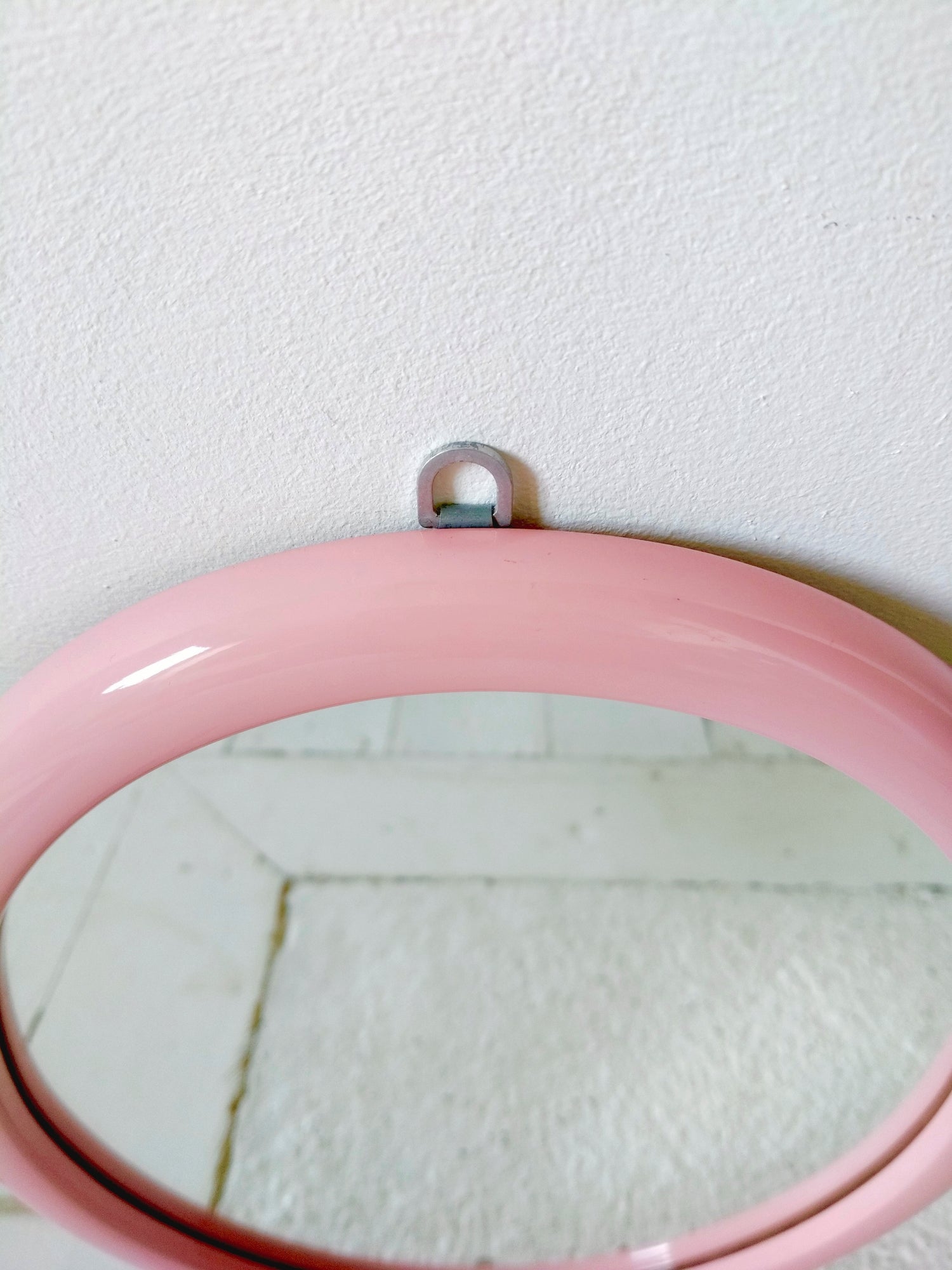 Petit miroir mural ovale en bois rose - cetaitmieuxavant