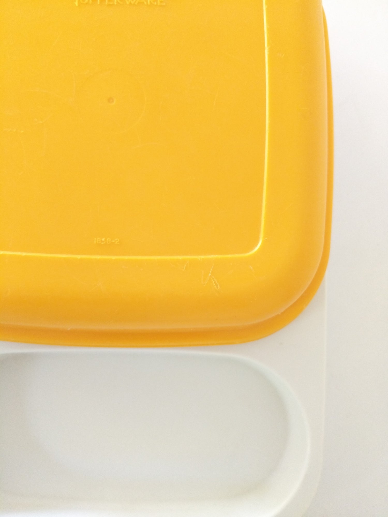 Petit plateau repas avec couvercle Tupperware - cetaitmieuxavant