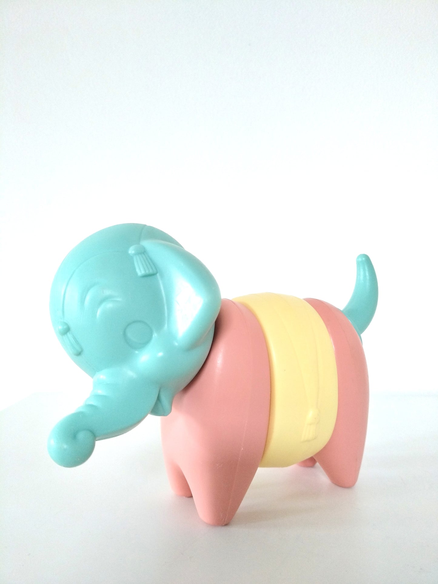 Jouet/ puzzle/ éléphant à emboîter en plastique Tupperware Toy