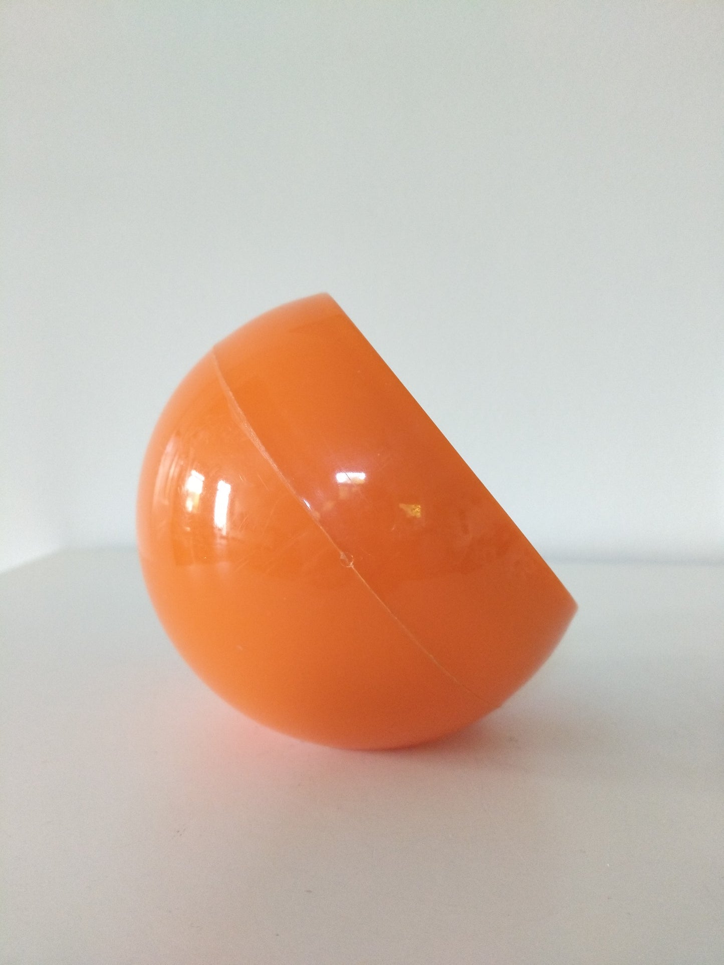 Petit miroir de table sphérique boule space age en plastique