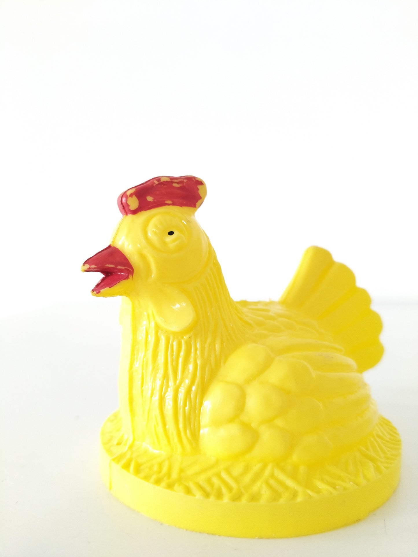 Déco de Pâques poule en plastique - cetaitmieuxavant