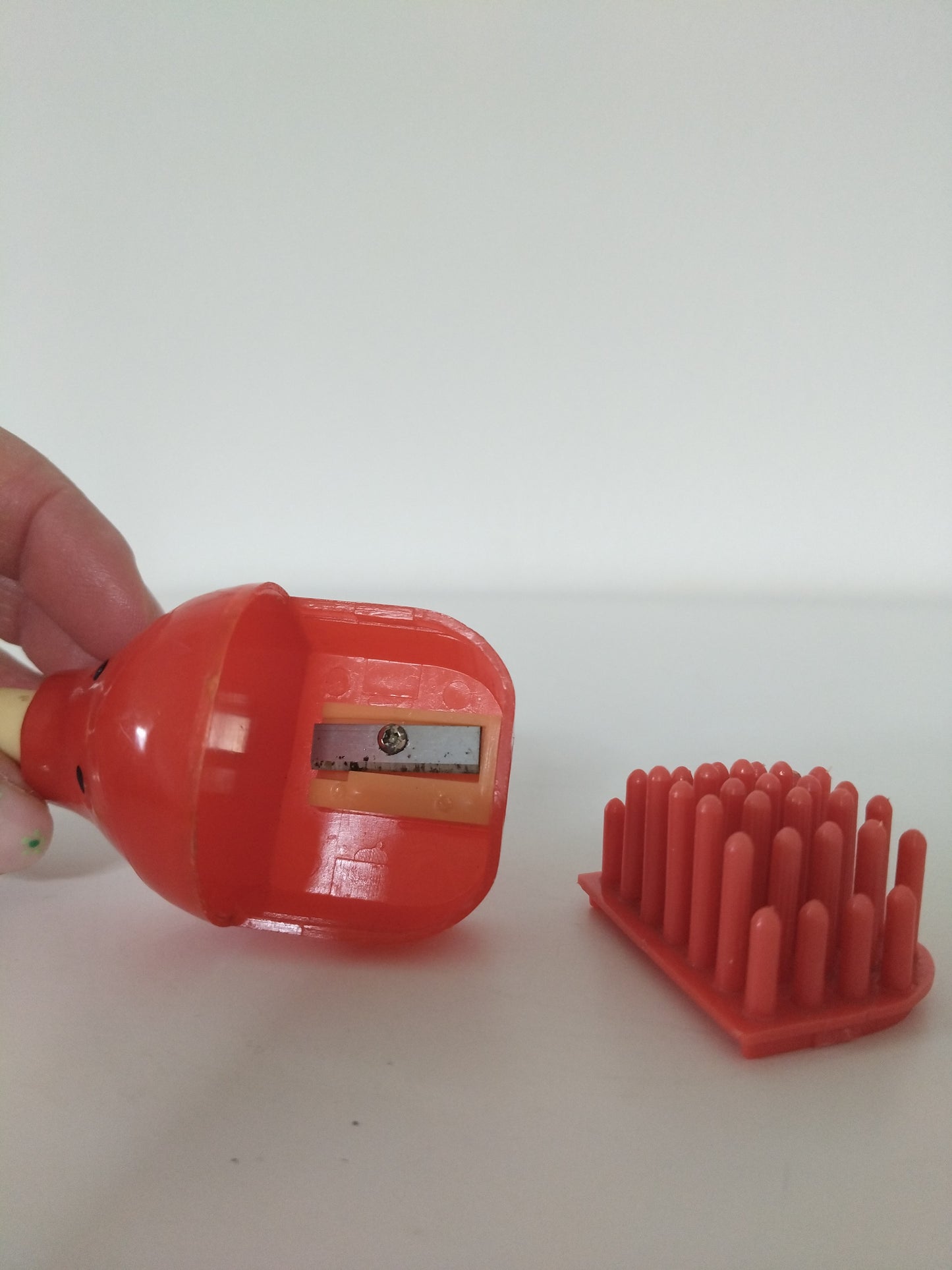 Hérisson miniature taille-crayon, porte-crayon et gomme 80's couleur au choix
