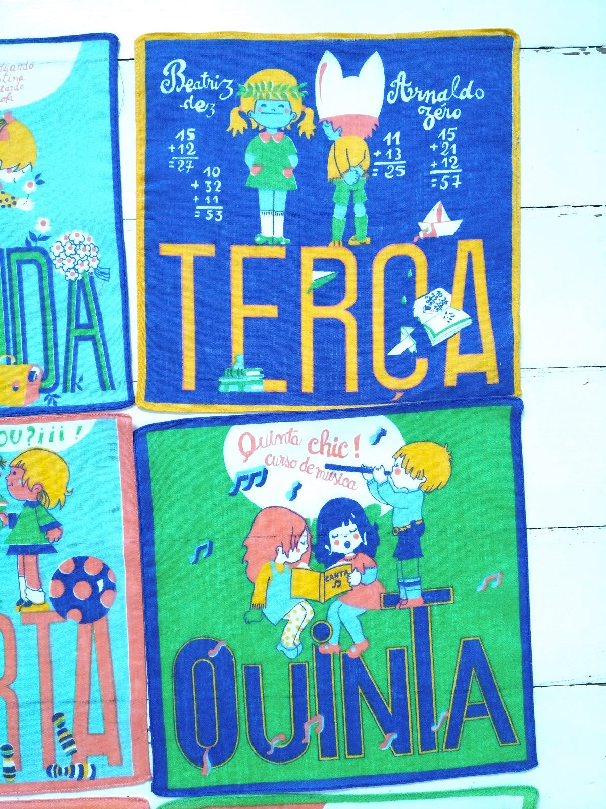 Semainier de mouchoirs pour enfants en portugais