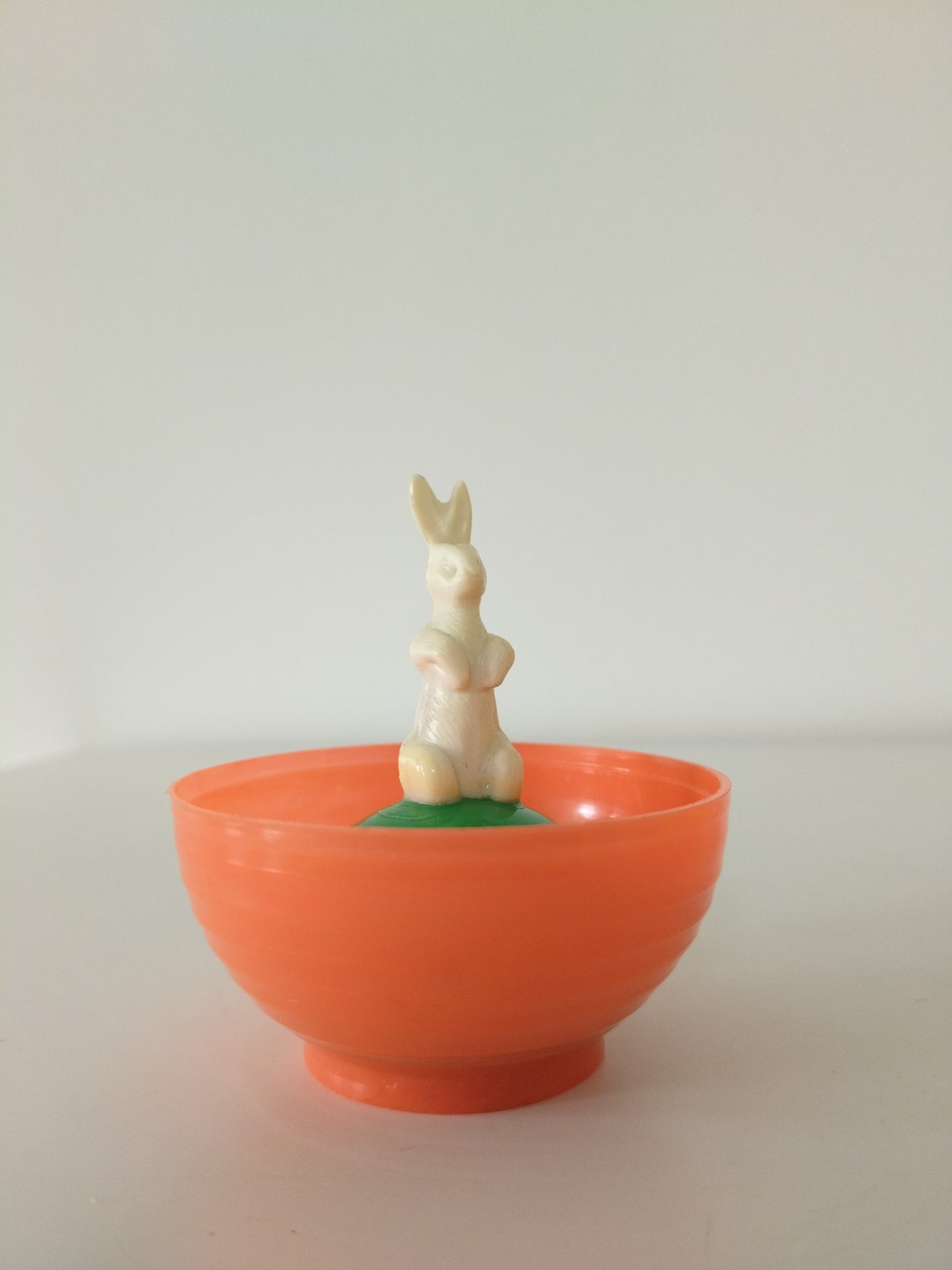 Déco de Pâques/ lapin en plastique