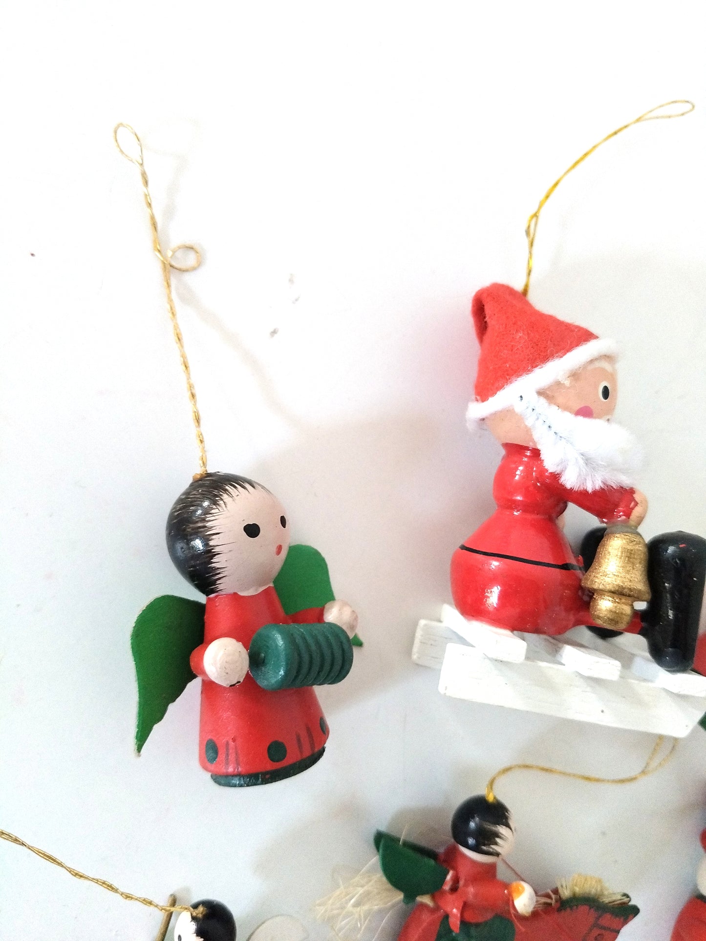 8 petits sujets de Noël en bois