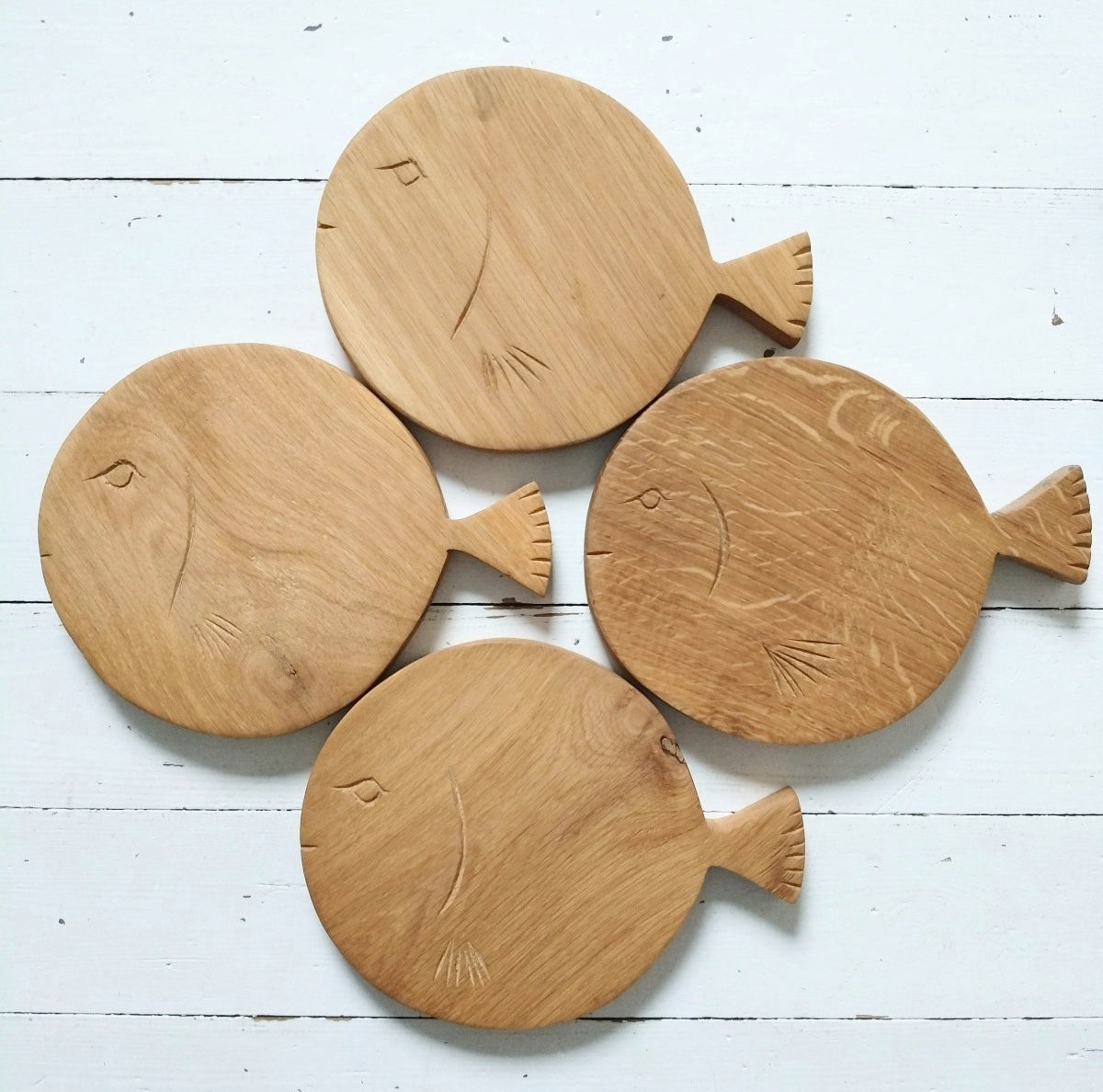 Ensemble de 4 planches/ dessous de plats poisson en bois massif + leur support mural