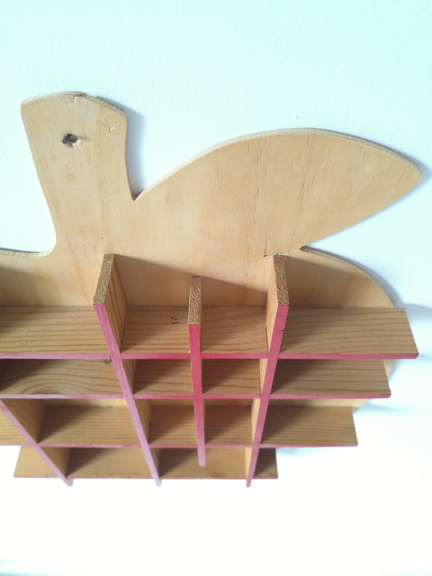 Étagère murale pomme pour miniatures en bois