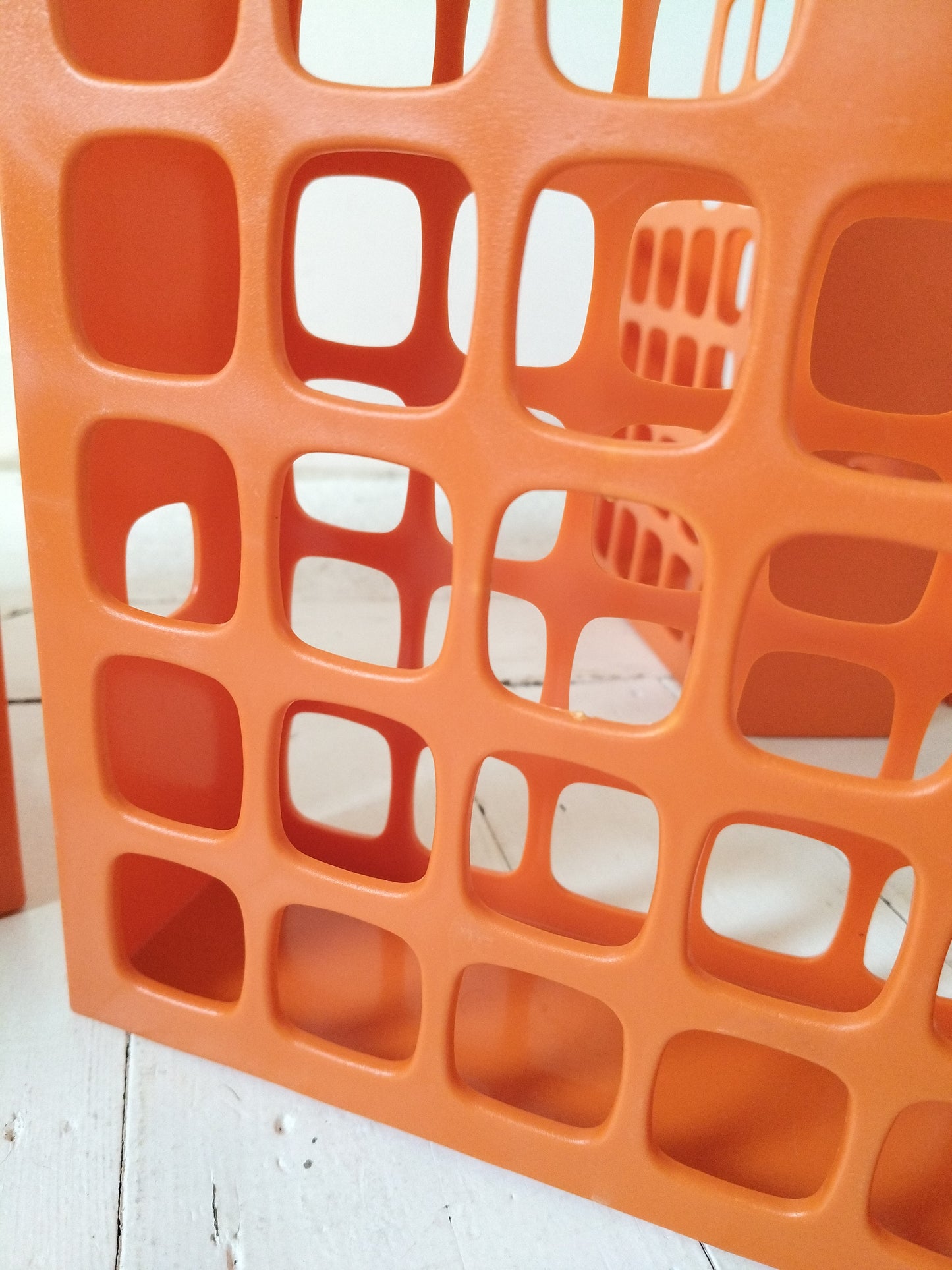 Range-documents/ magazines/ livres en plastique orange Esselte Boxer à l'unité