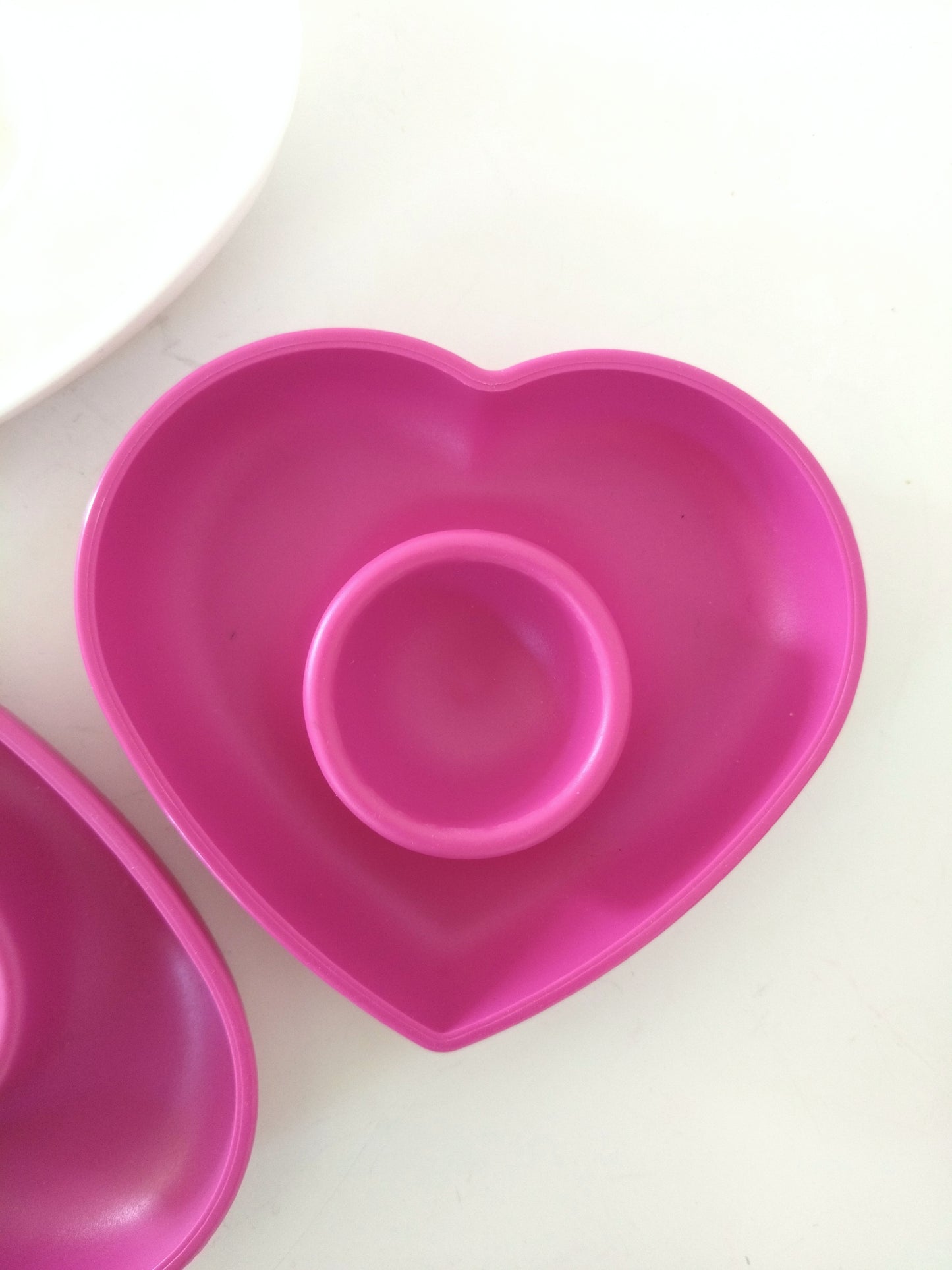 Coquetier cœur Koziol en plastique rose ou blanc au choix