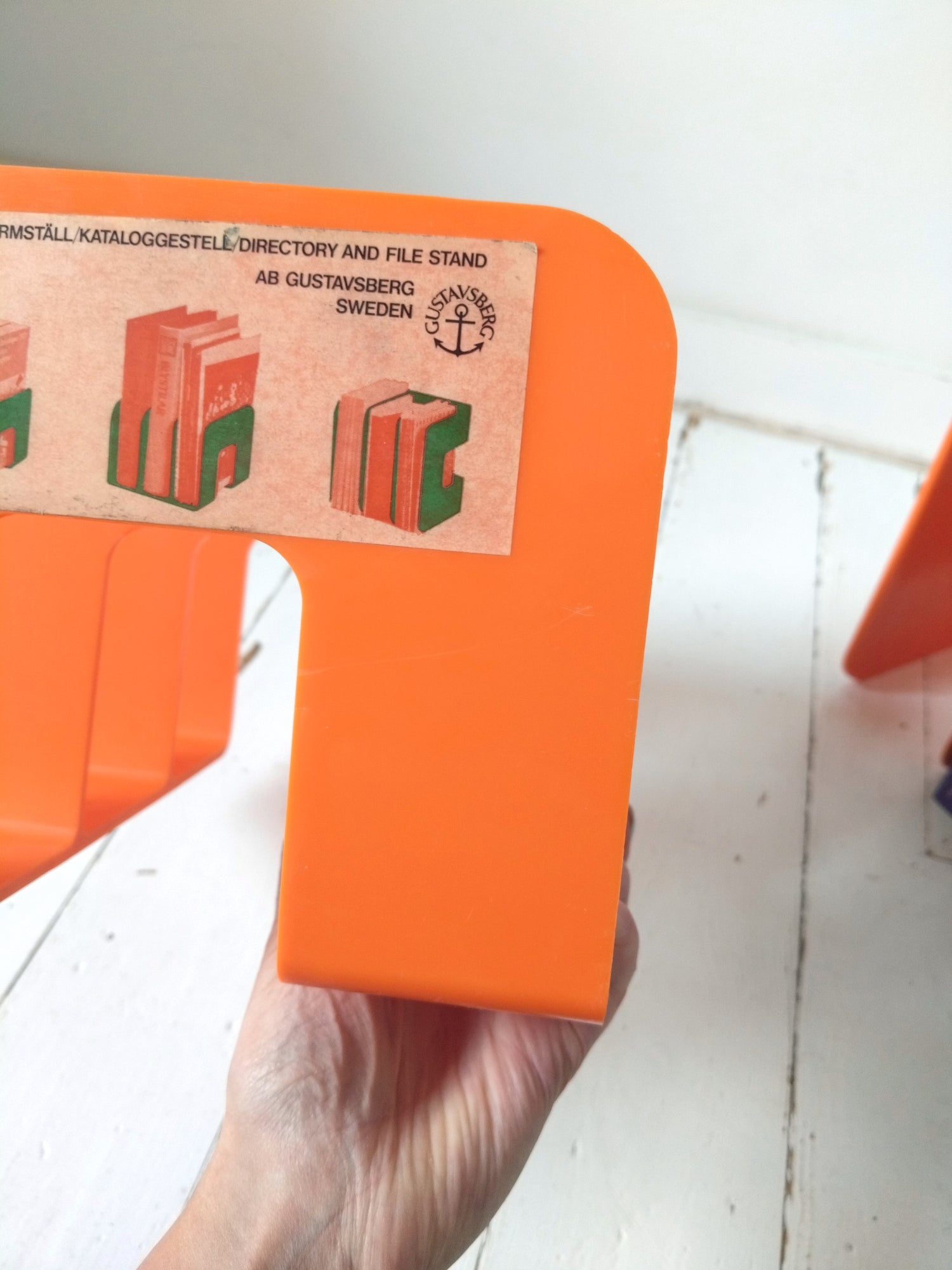Range-livres/ magazines/ vinyles en plastique ORANGE par Sven-Eric Juhlin pour Gustavsberg 1395 !!! Réservé Émilie !!! - cetaitmieuxavant