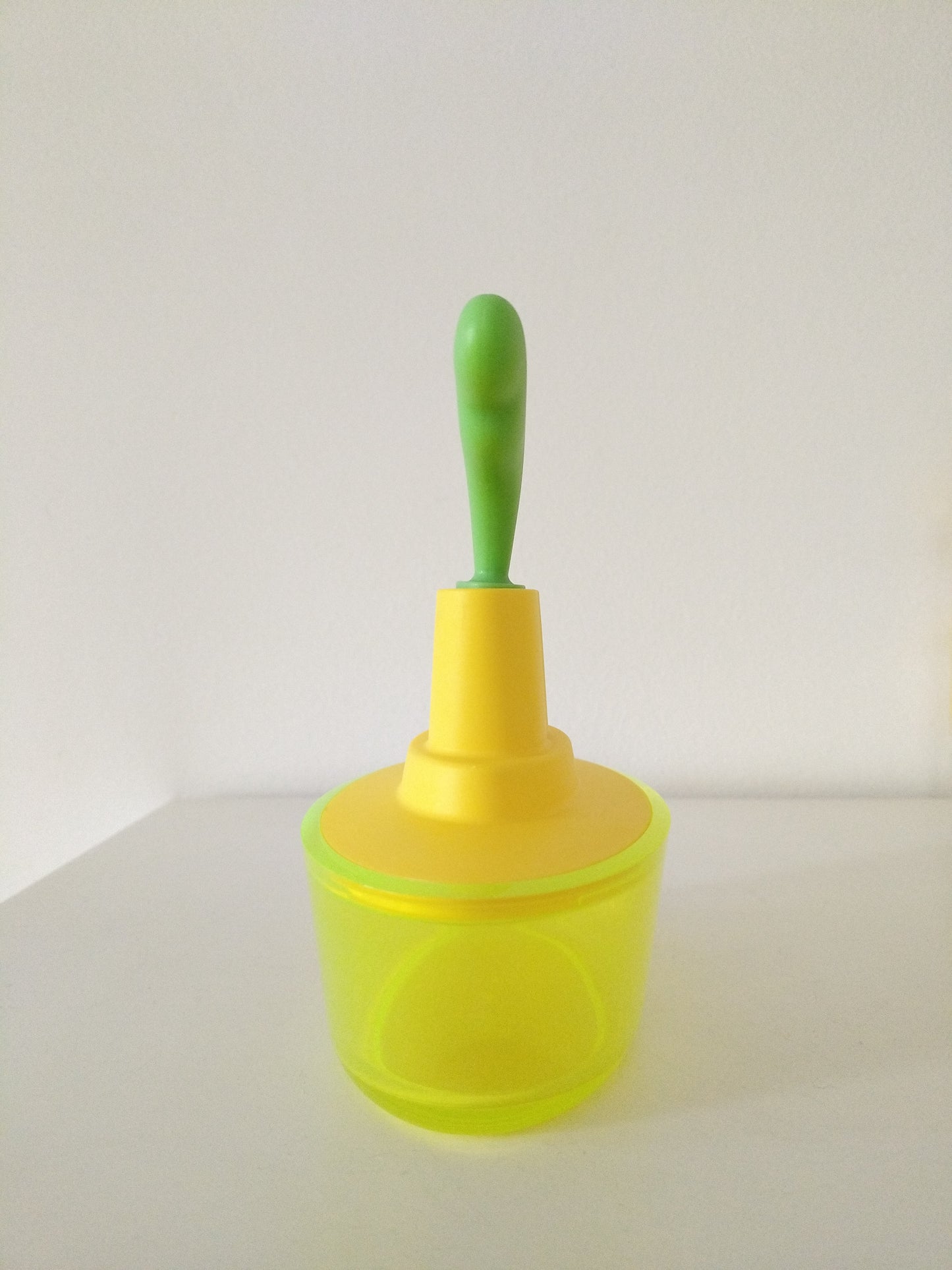 Beurrier Ship Shape par Stefano Giovannoni et Harry-Paul pour Alessi