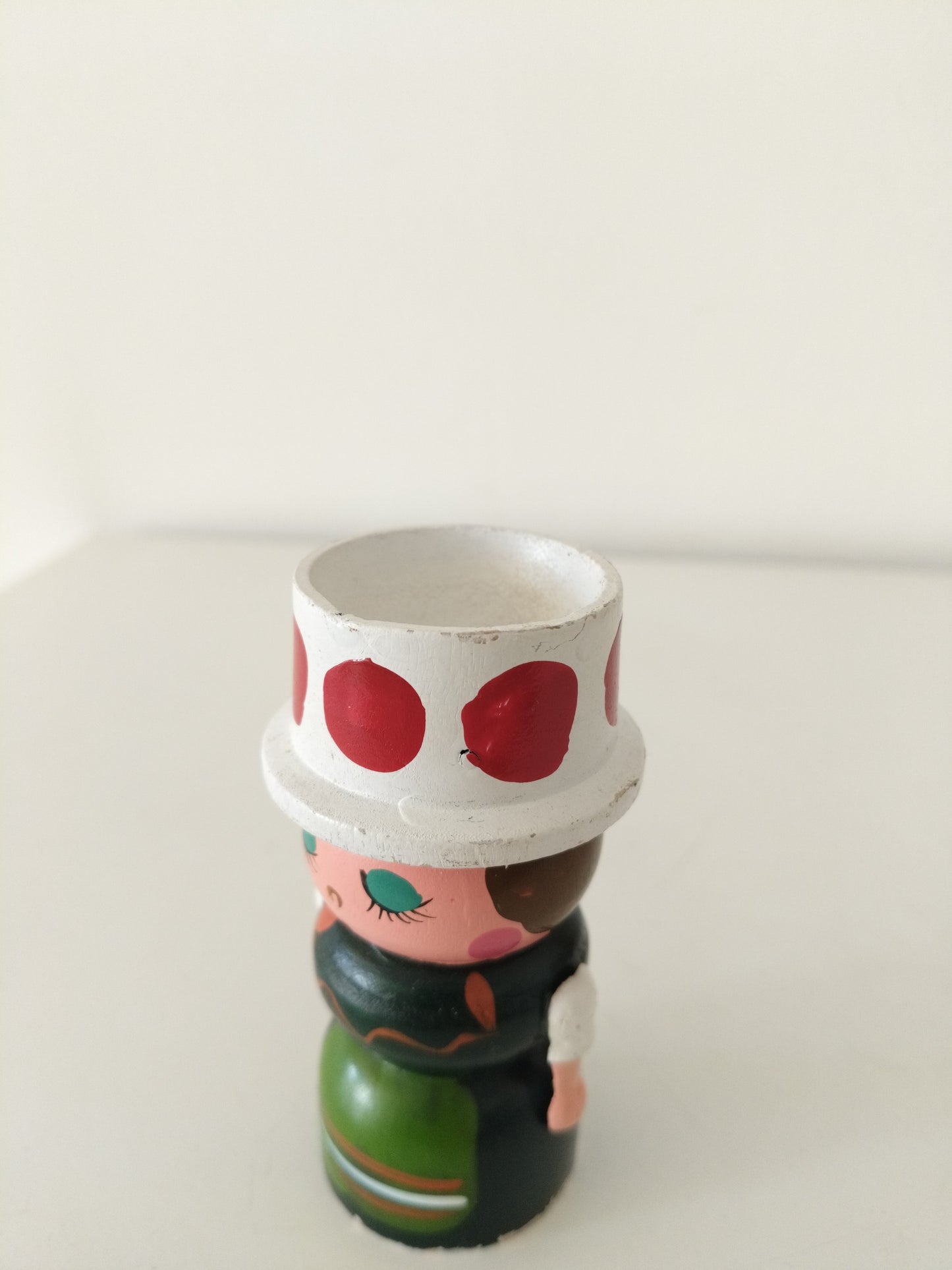 Coquetier personnage en bois au choix - cetaitmieuxavant